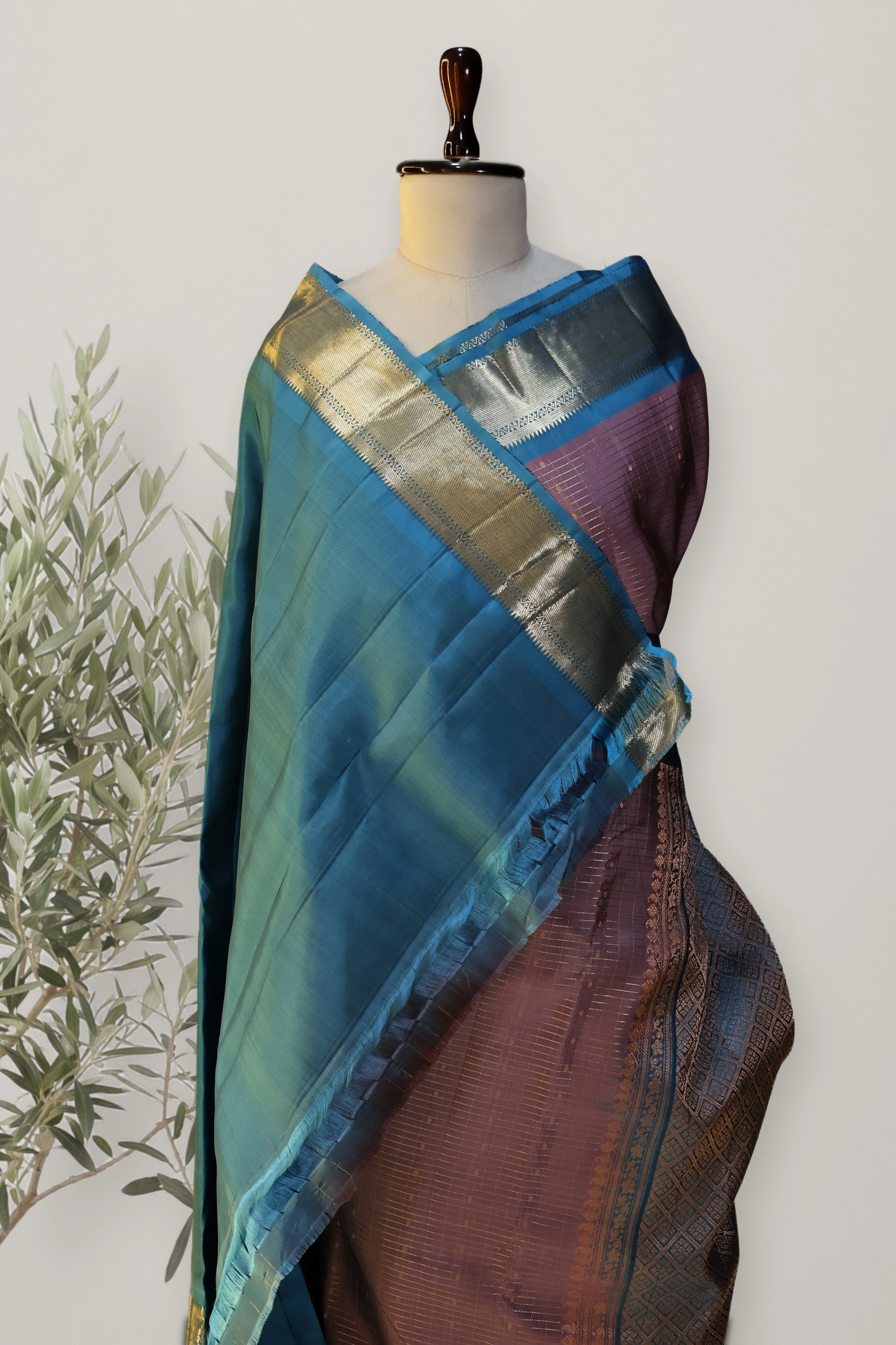 Kanchi Handloom Soft Silk Saree: a detail of the work. Soft Silk Handloom Saree.
