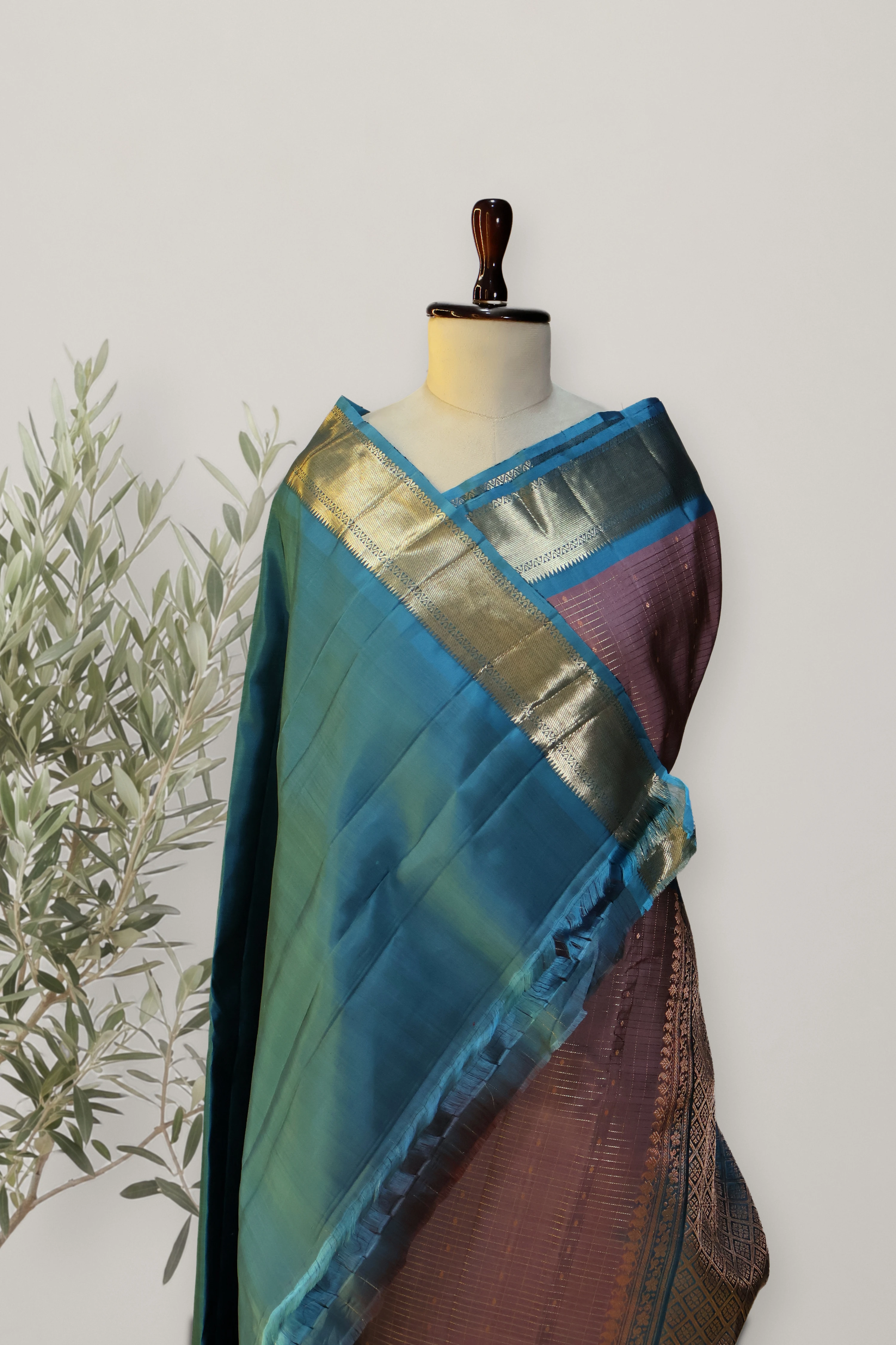 Kanchi Handloom Soft Silk Saree: a detail of the work. Soft Silk Handloom Saree.