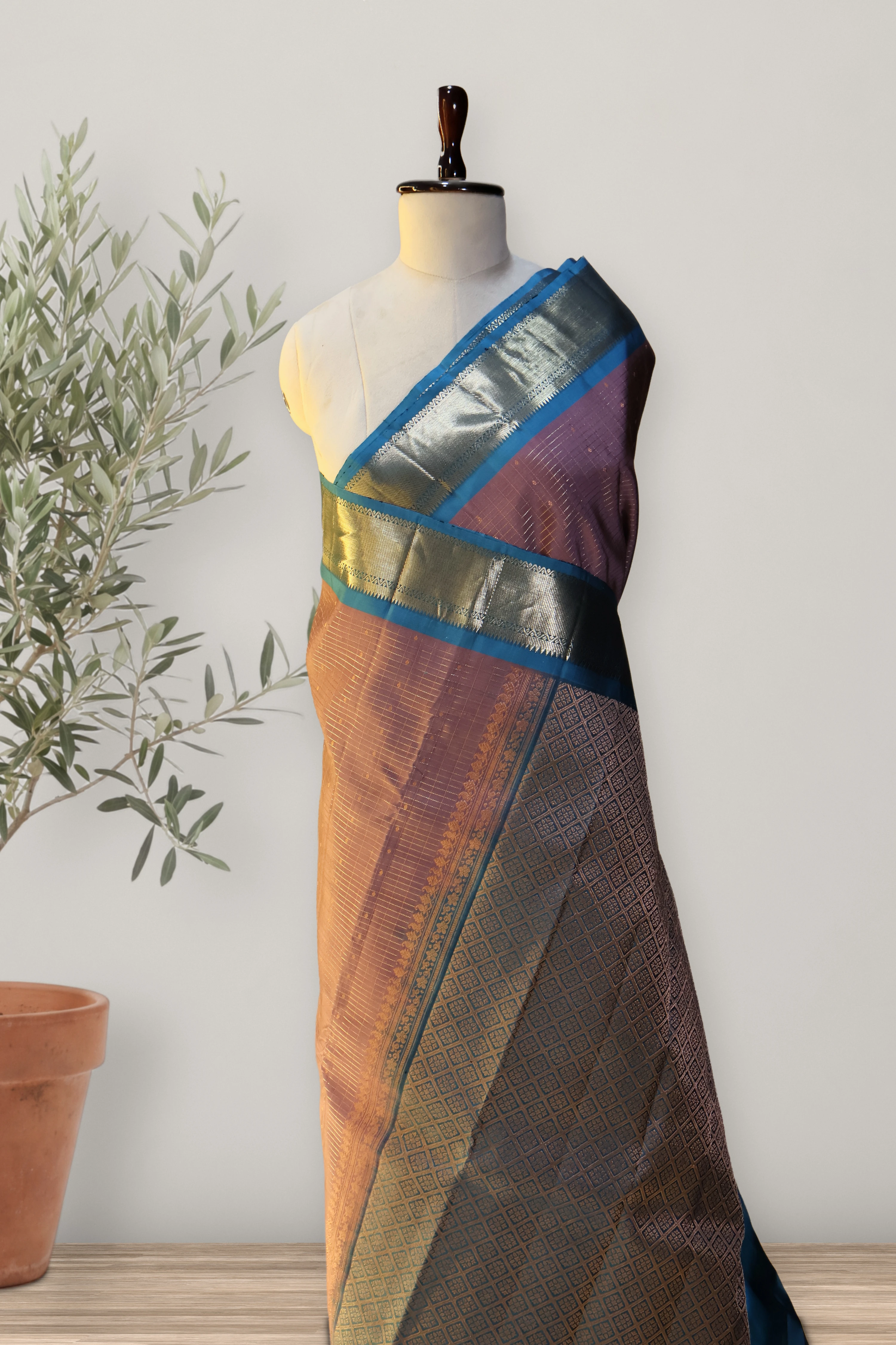 Kanchi Handloom Soft Silk Saree: a detail of the work. Soft Silk Handloom Saree.