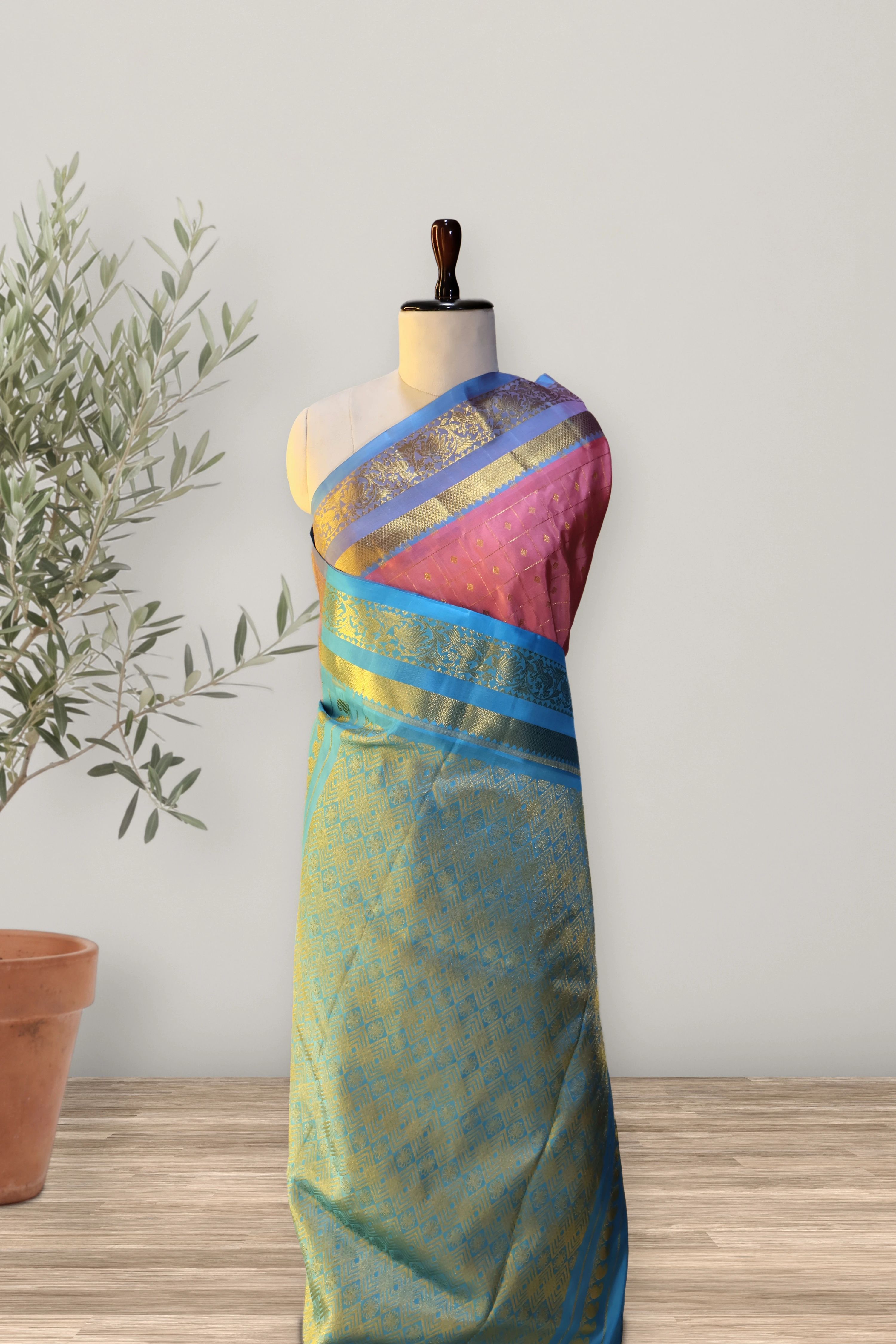 Venkatagiri Pattu Handloom Saree: a detail of the work. Venkatagiri Pattu.
