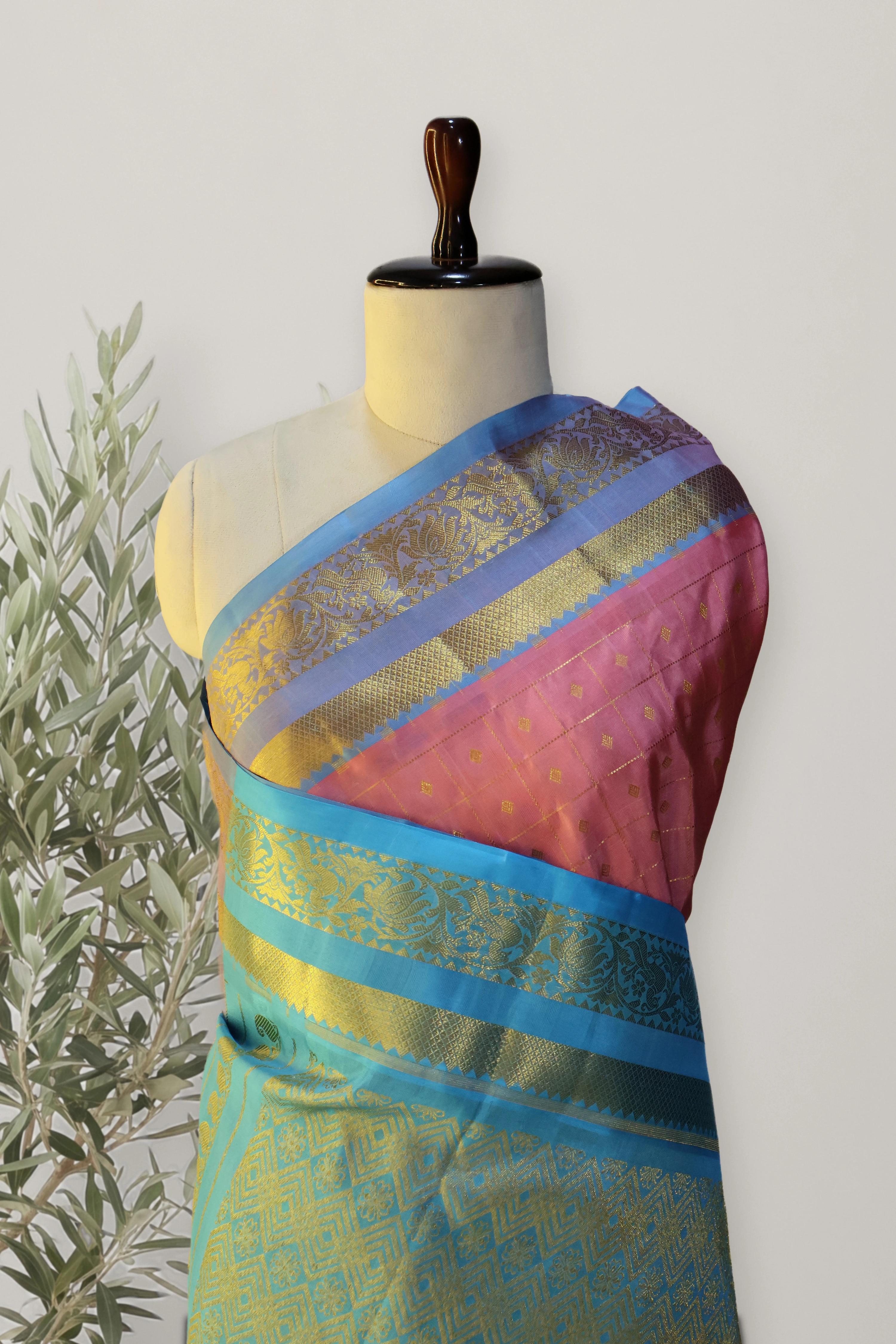 Venkatagiri Pattu Handloom Saree: a detail of the work. Venkatagiri Pattu.