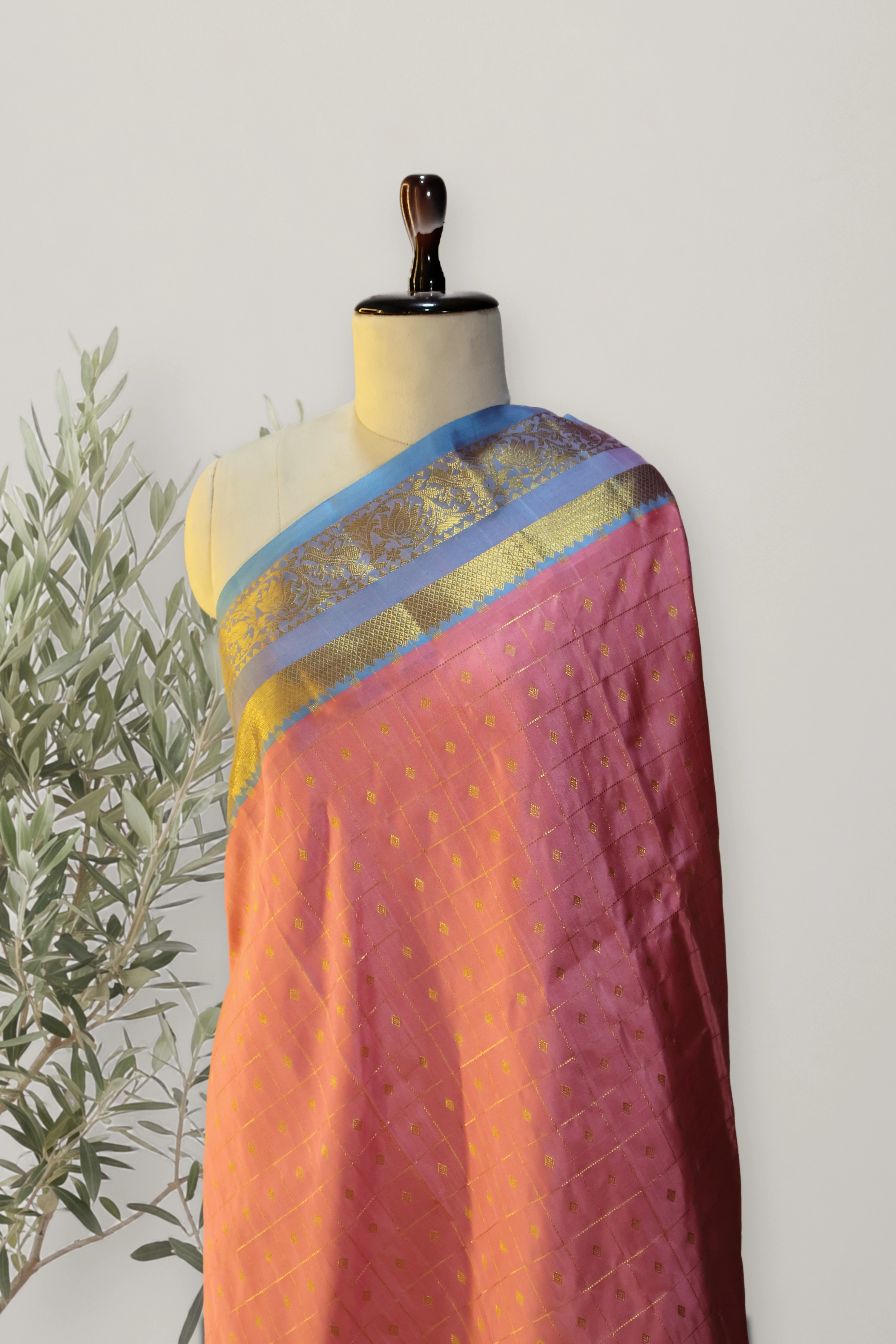 Venkatagiri Pattu Handloom Saree: a detail of the work. Venkatagiri Pattu.