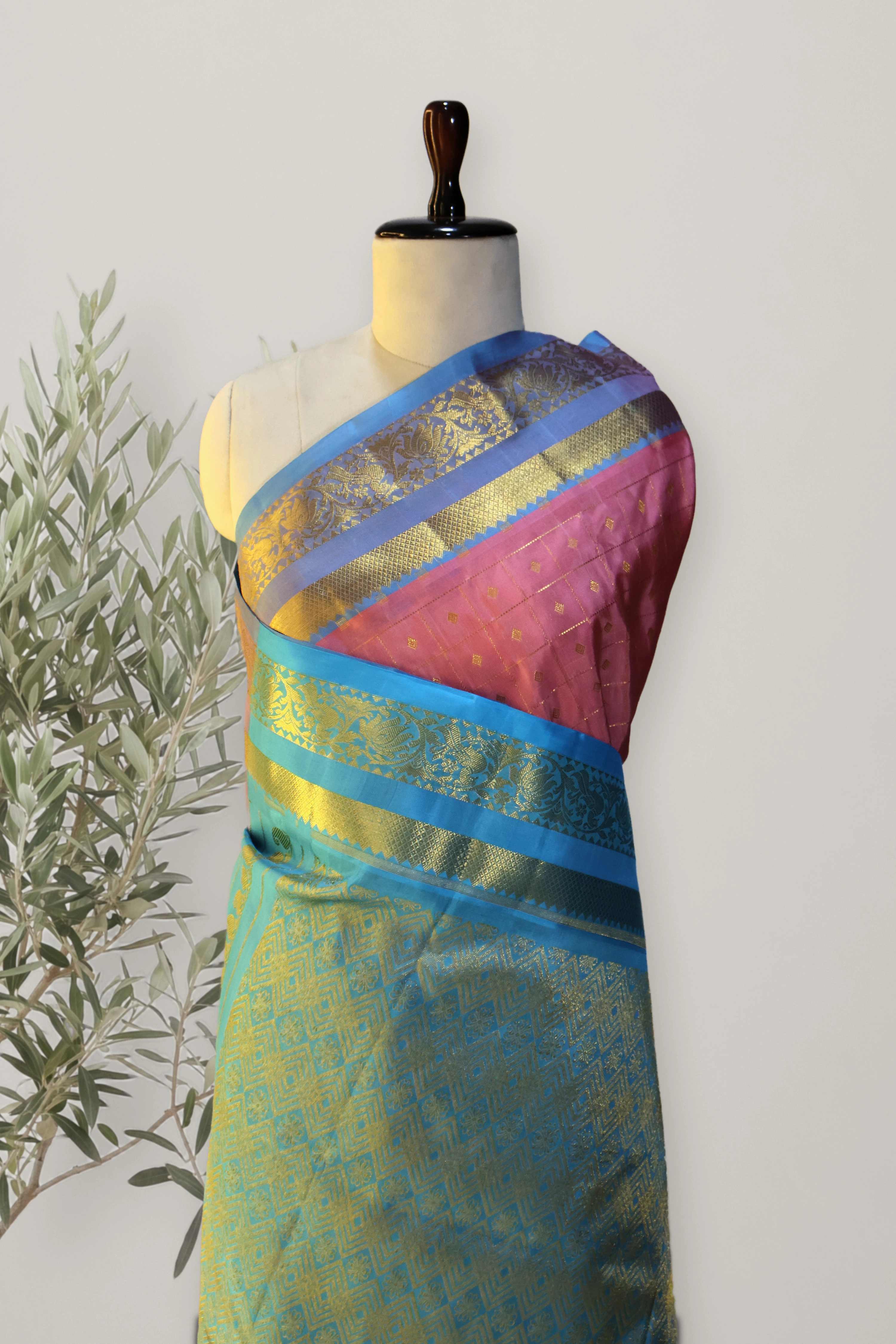 Venkatagiri Pattu Handloom Saree: the whole piece, laid out. Venkatagiri Pattu.