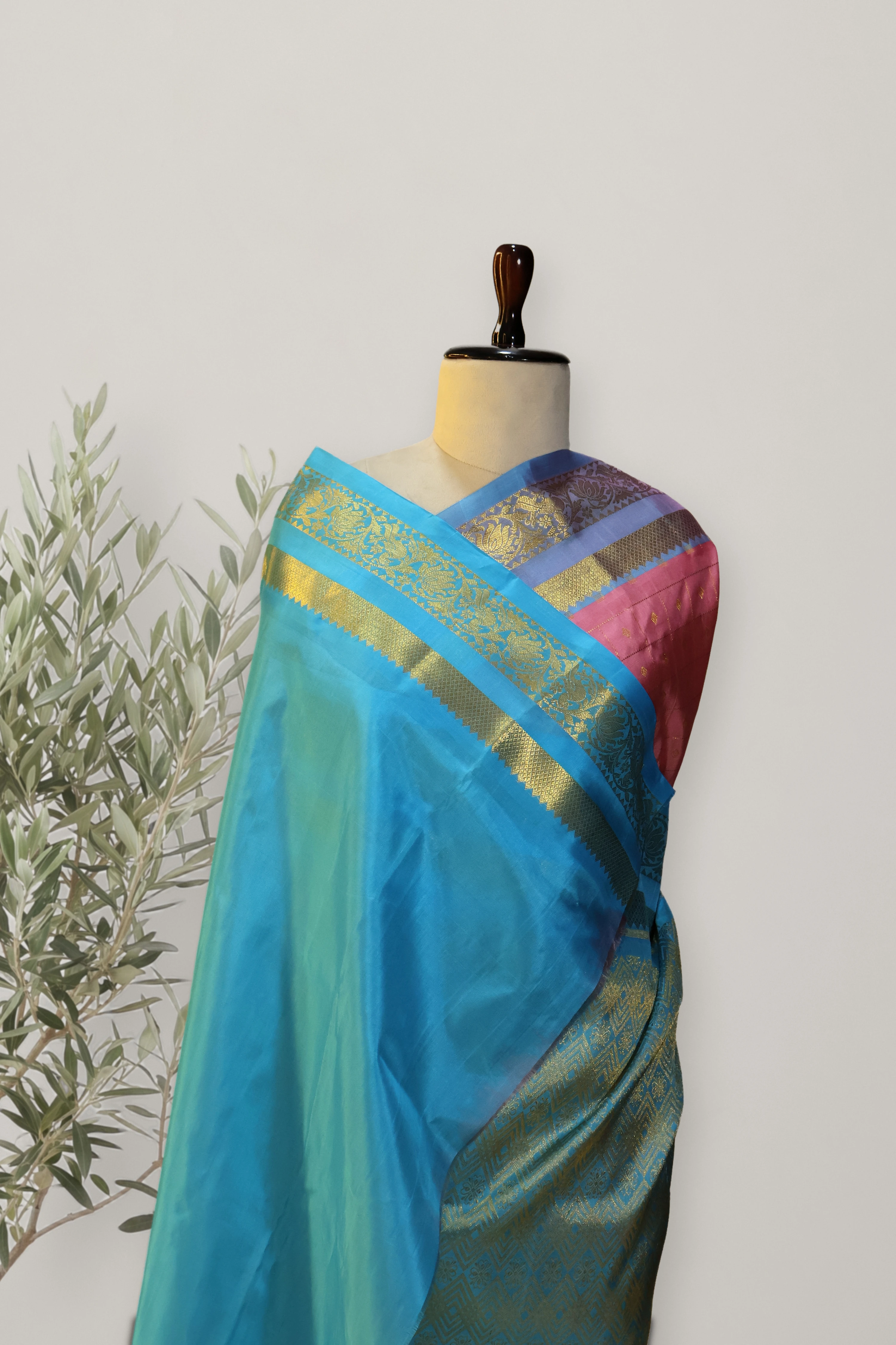 Venkatagiri Pattu Handloom Saree: a detail of the work. Venkatagiri Pattu.