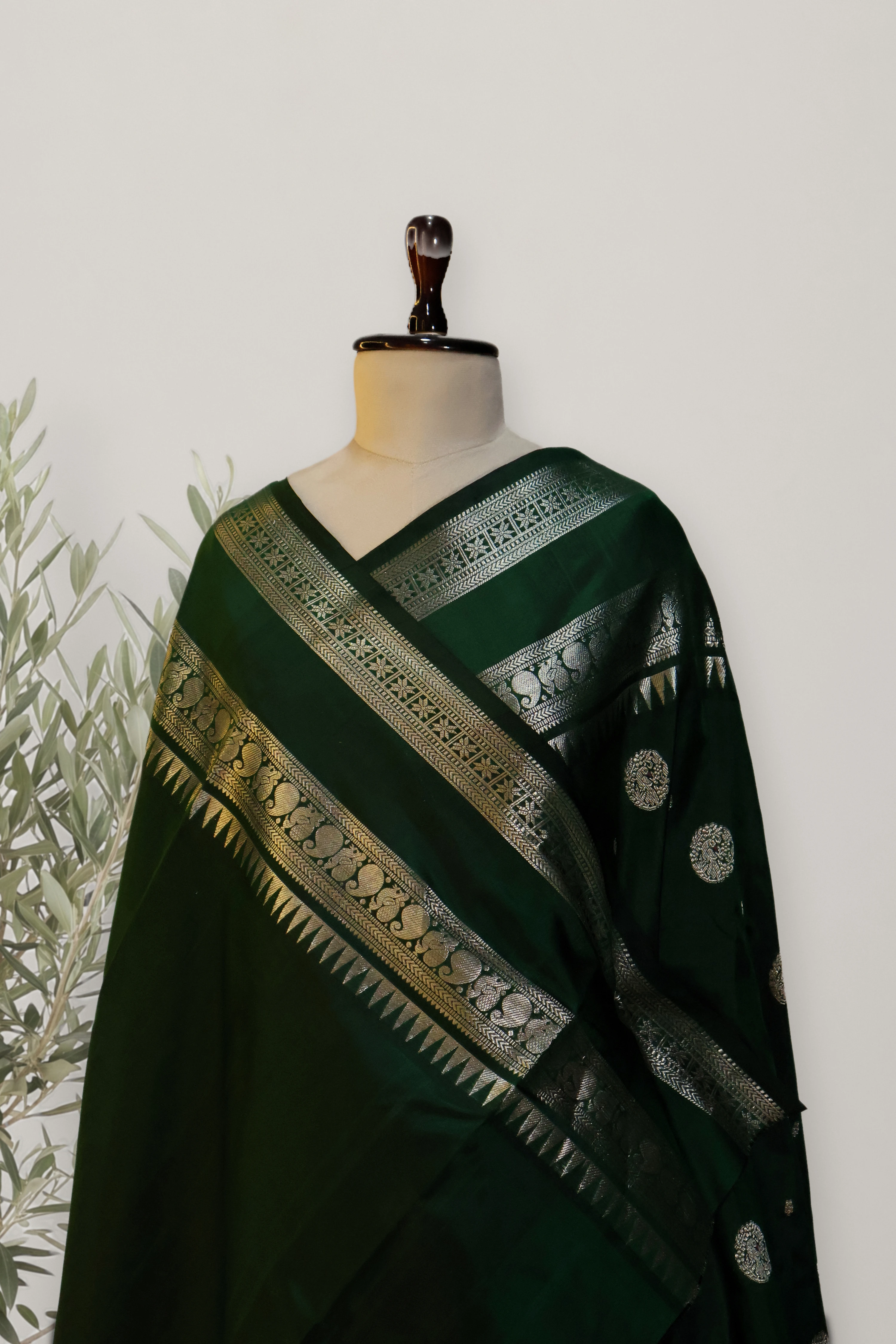 Venkatagiri Pattu handloom saree: a detail of the work. Venkatagiri Pattu handloom.
