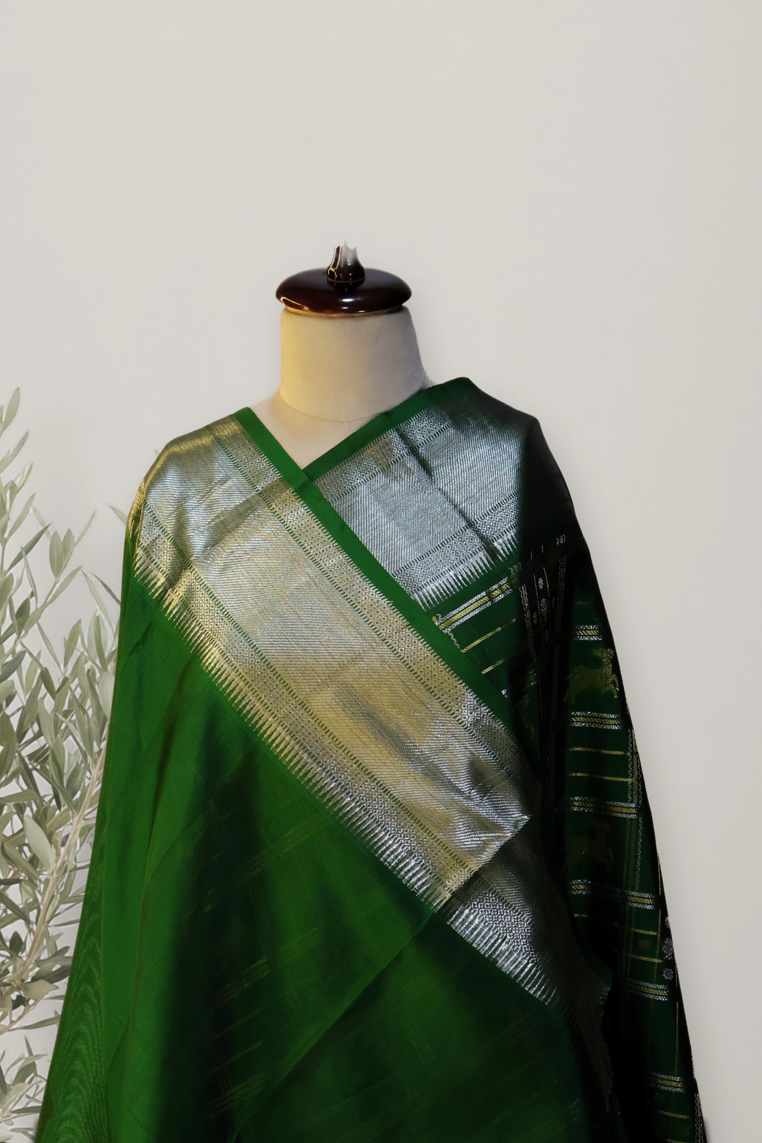 Venkatagiri Pattu Handloom Saree: a detail of the work. Venkatagiri Pattu Handloom.
