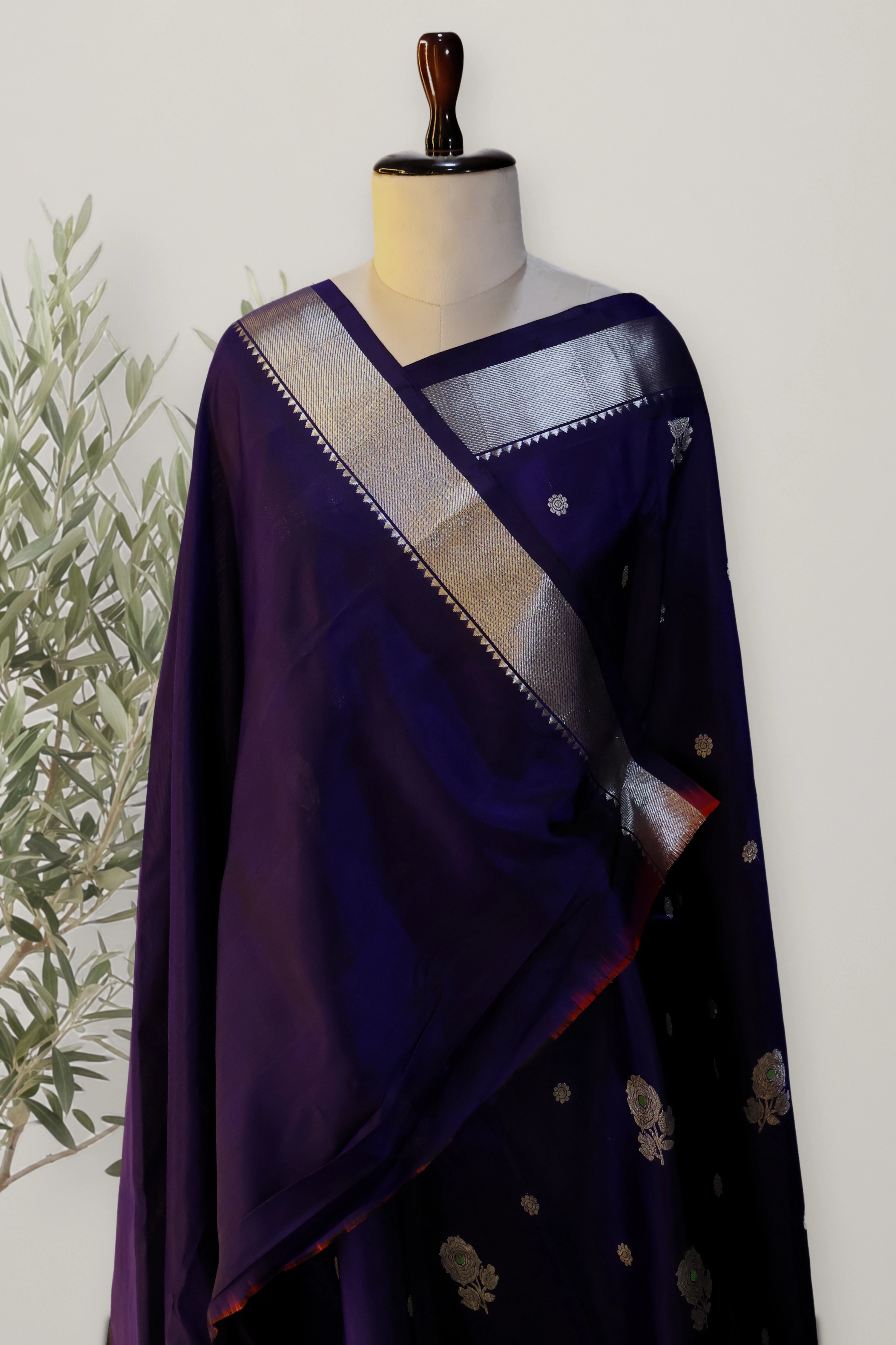 Venkatagiri Pattu Handloom Saree: a detail of the work. Venkatagiri Pattu Handloom.