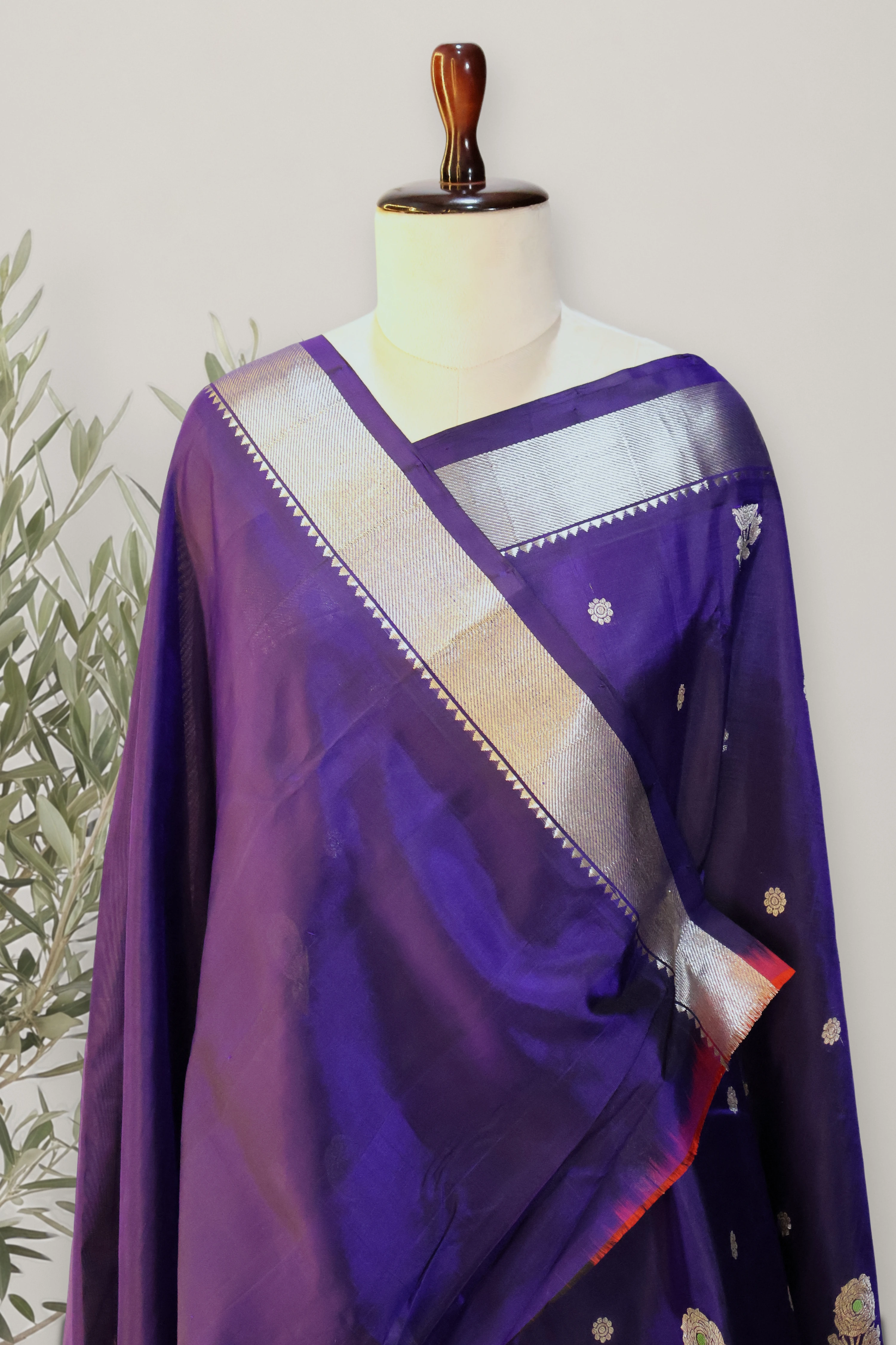 Venkatagiri Pattu Handloom Saree: a detail of the work. Venkatagiri Pattu Handloom.