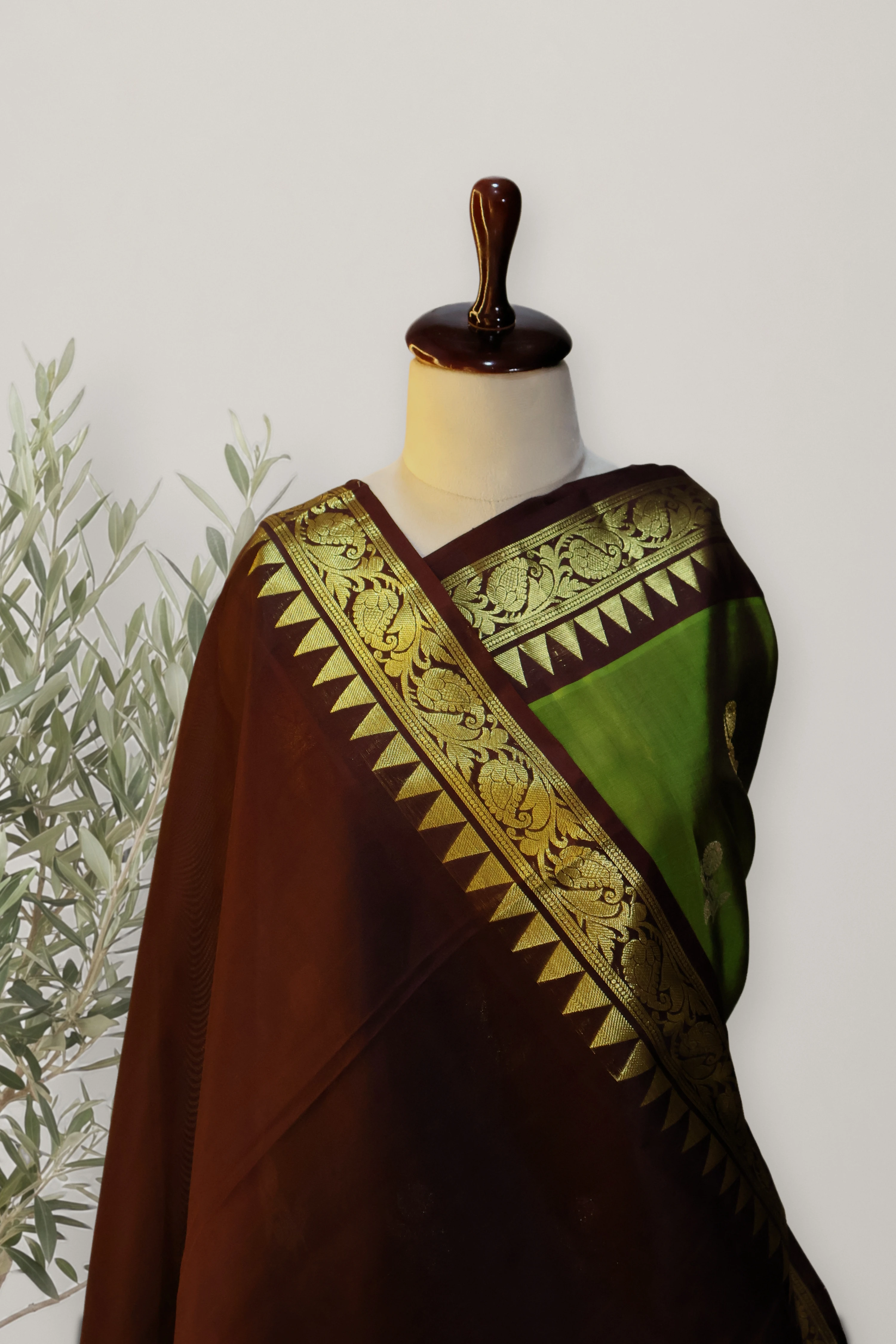 Venkatagiri Pattu Handloom Saree: a detail of the work. Venkatagiri Pattu.