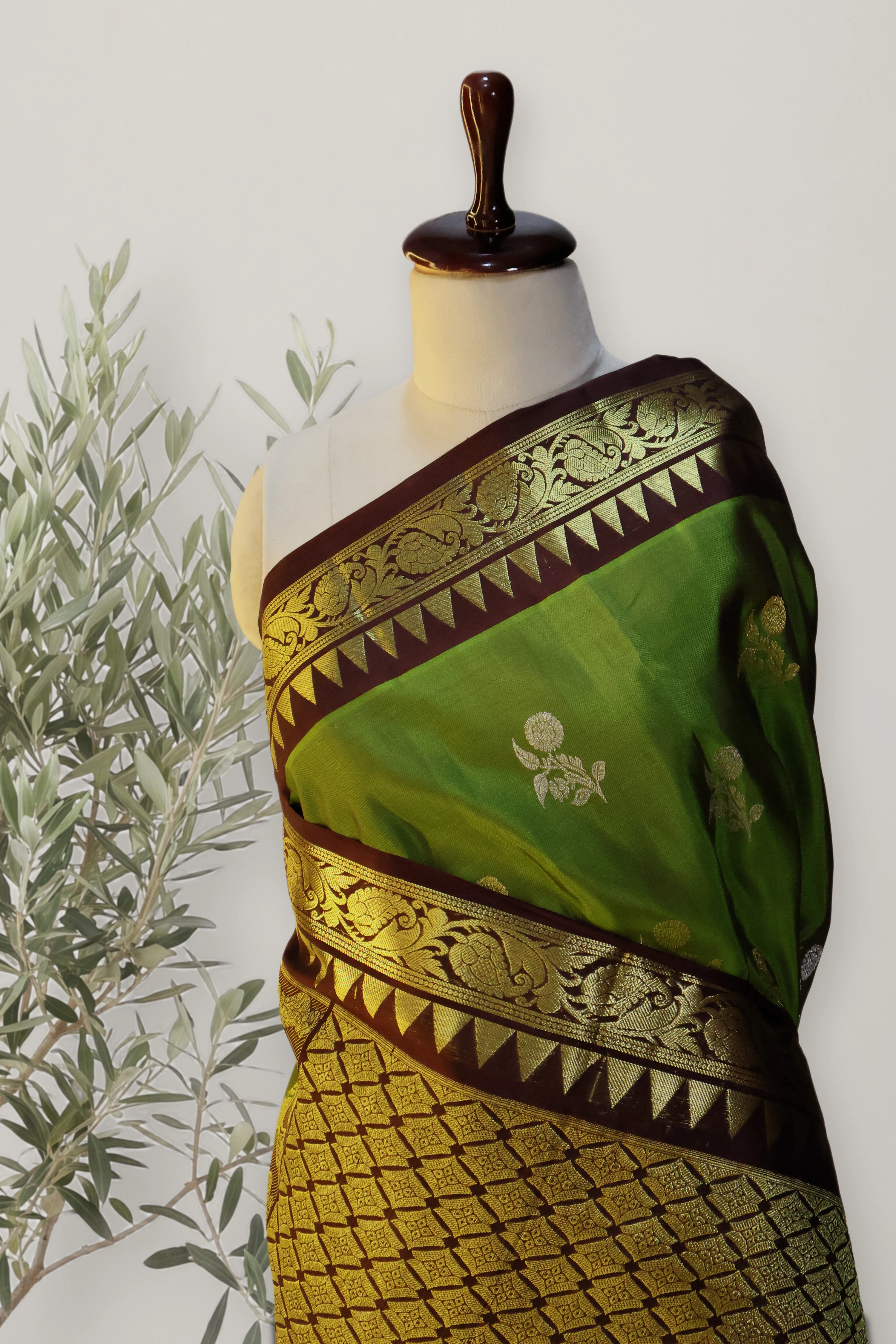 Venkatagiri Pattu Handloom Saree: a detail of the work. Venkatagiri Pattu.