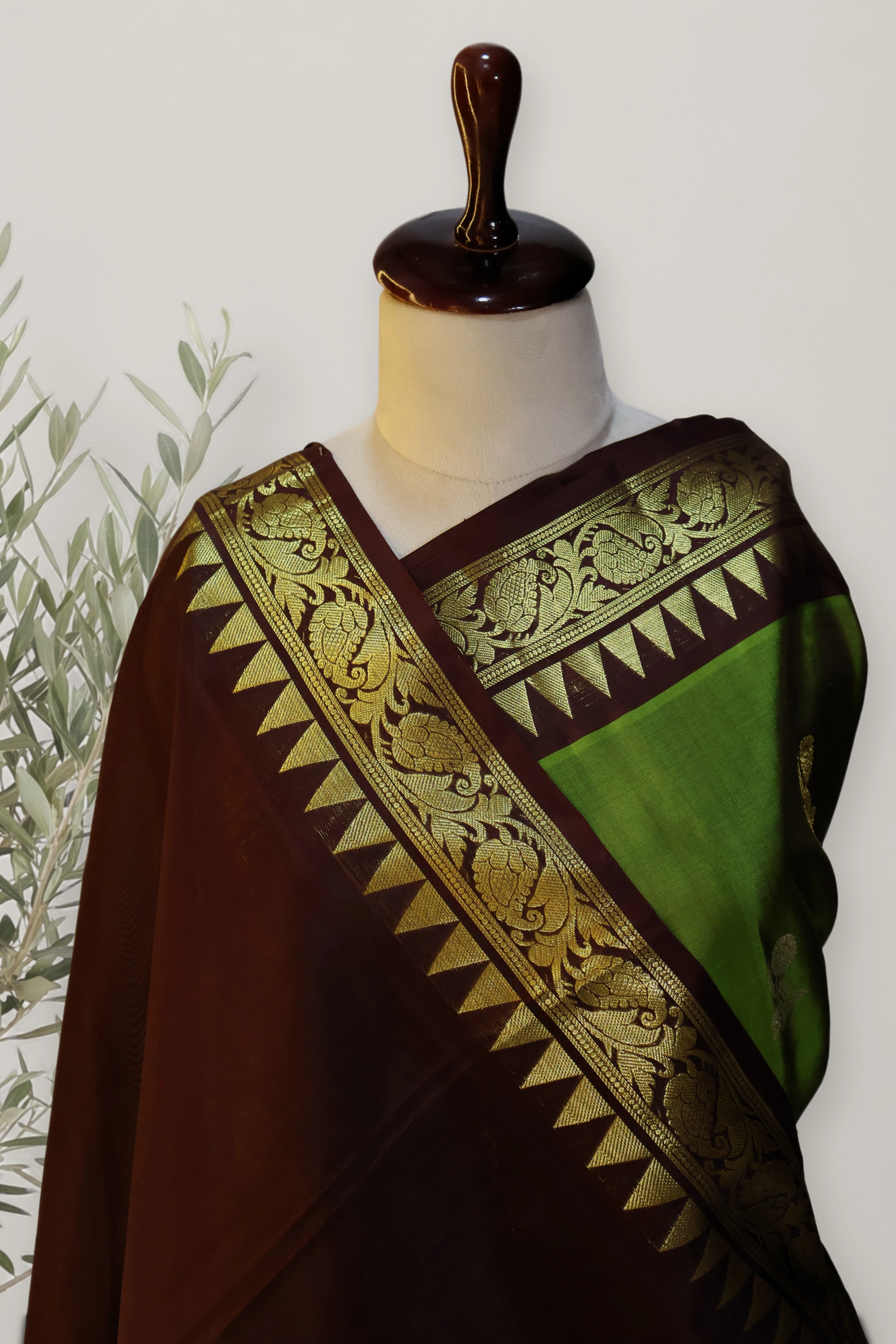 Venkatagiri Pattu Handloom Saree: a detail of the work. Venkatagiri Pattu.