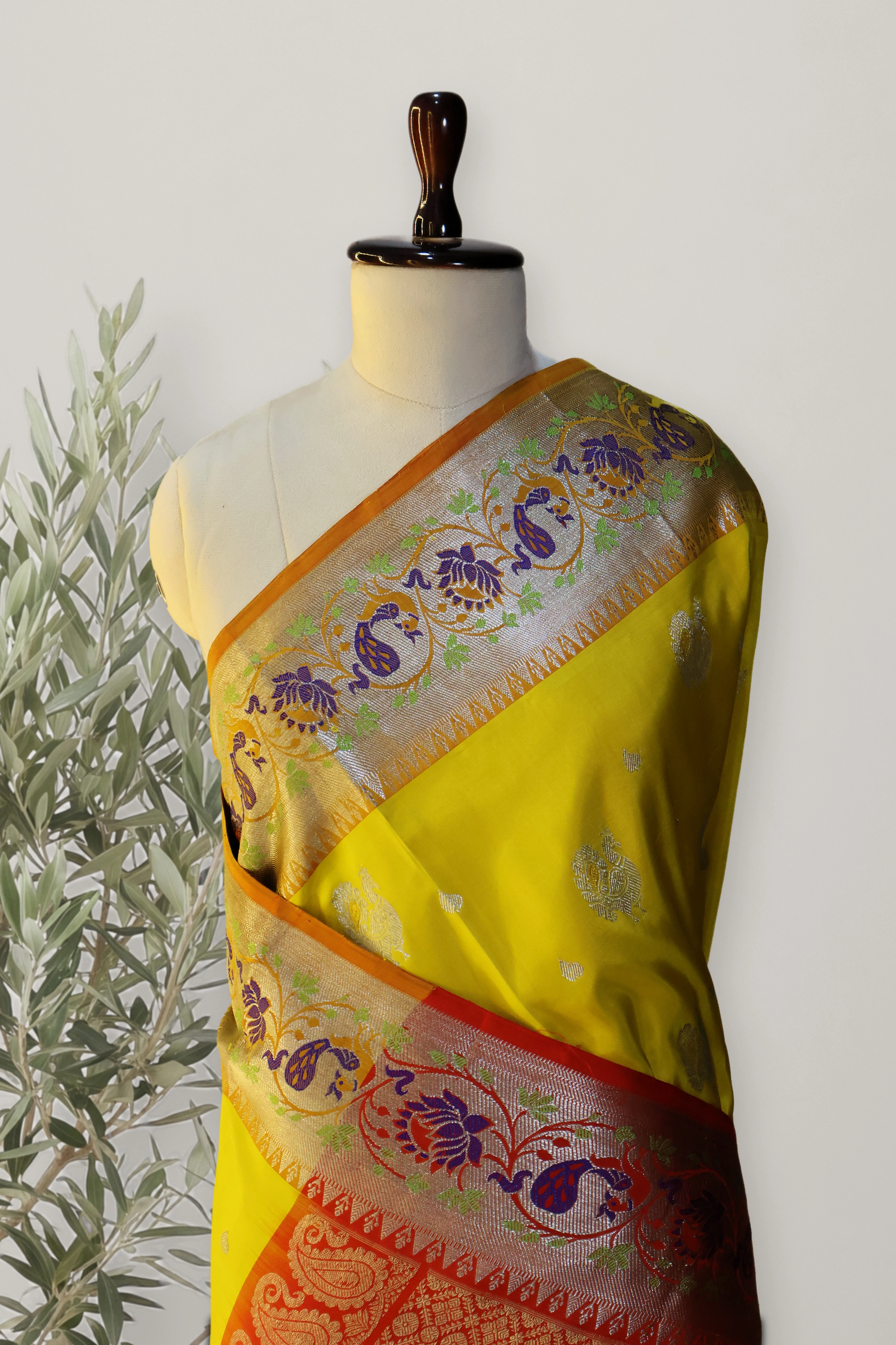 Venkatagiri Pattu Handloom Saree: a detail of the work. Venkatagiri Pattu.