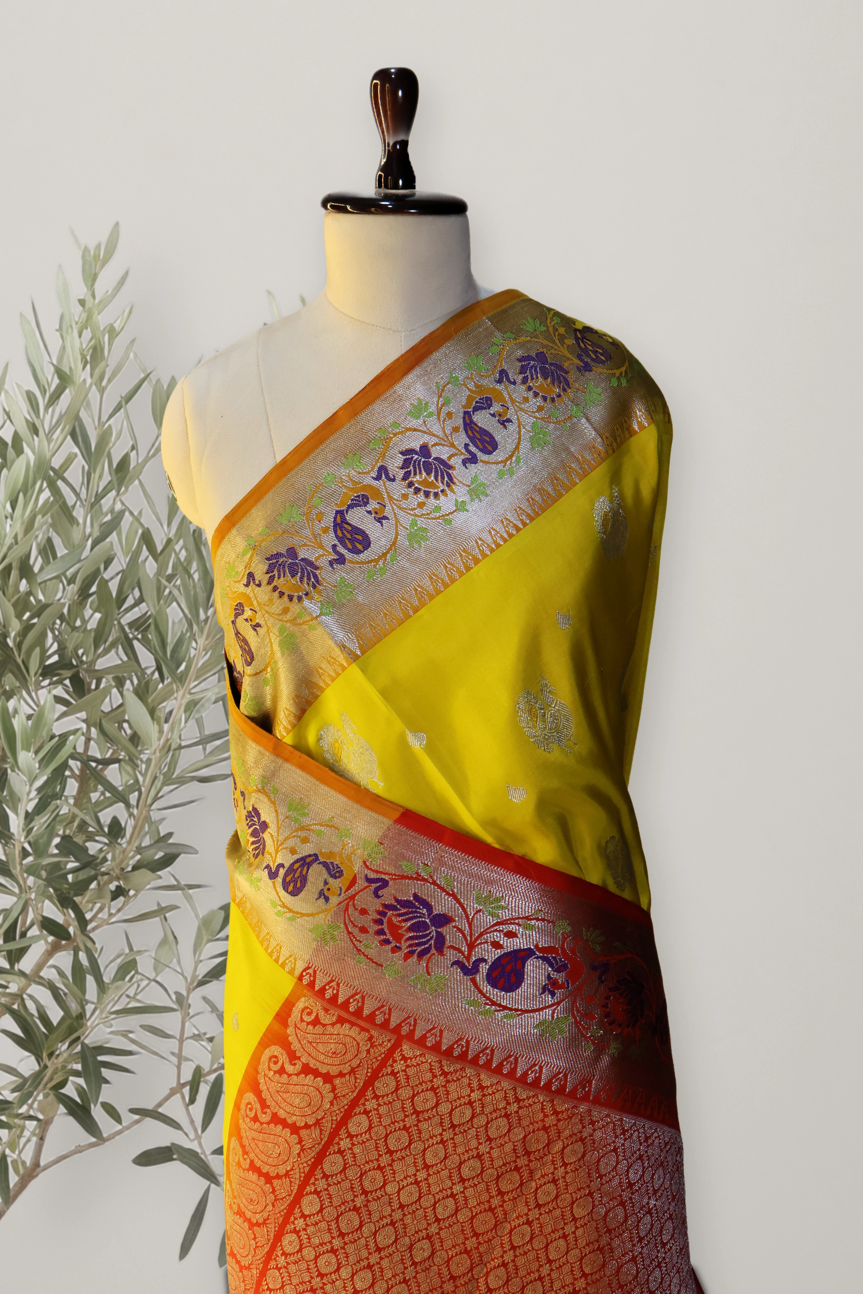 Venkatagiri Pattu Handloom Saree: a detail of the work. Venkatagiri Pattu.