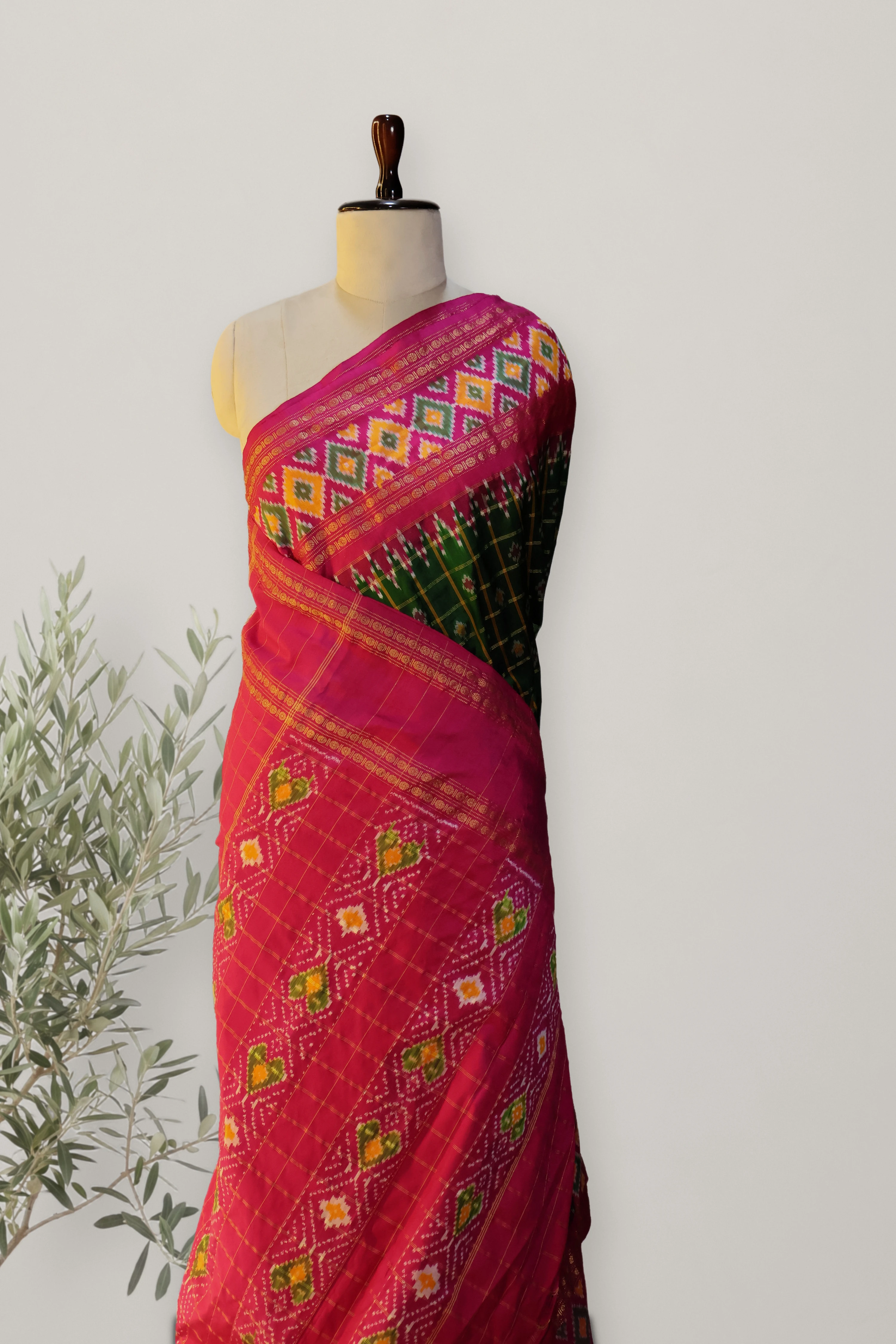Pochampally Pattu: a detail of the work. Pochampally Pattu.