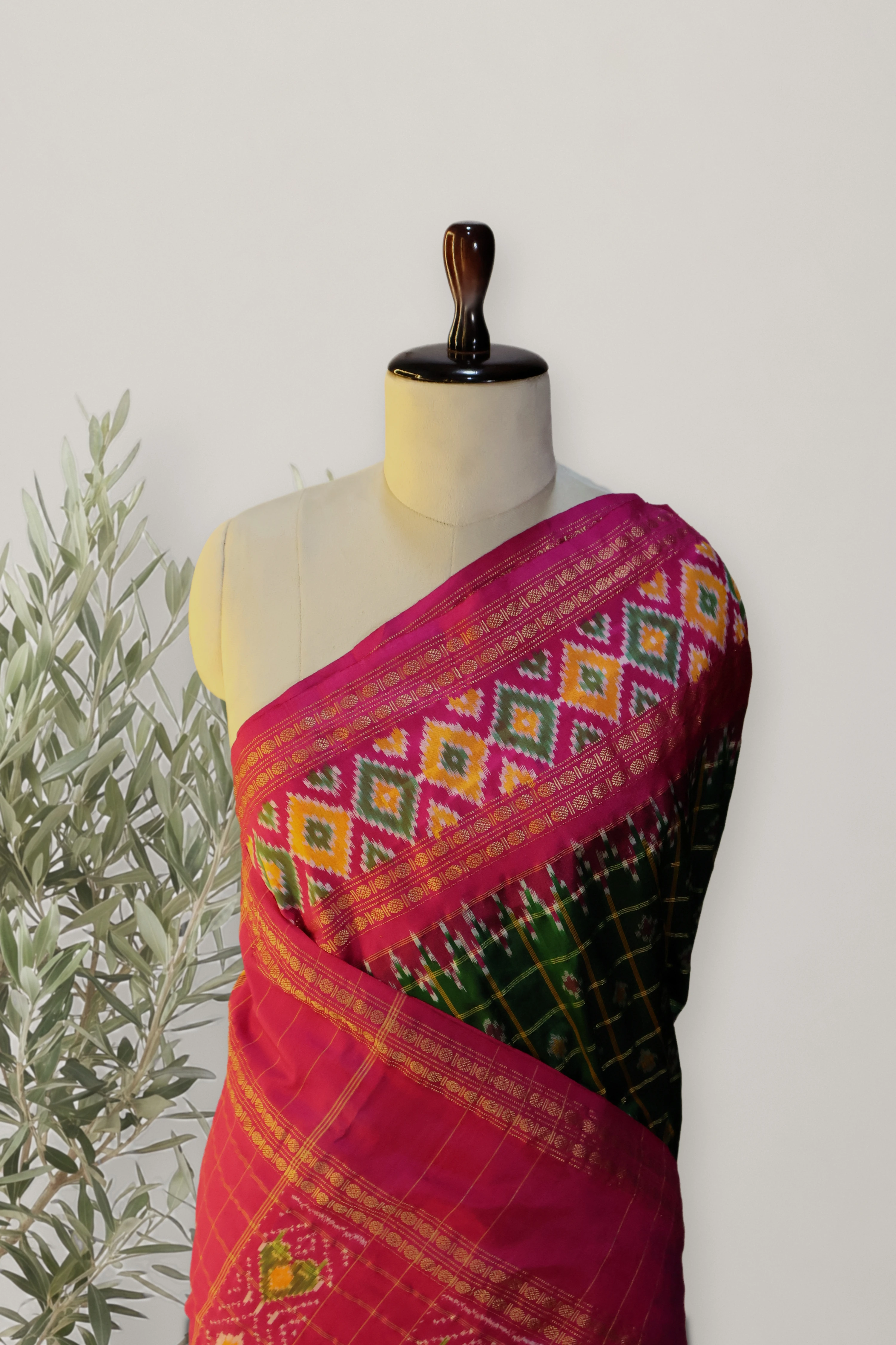 Pochampally Pattu: the whole piece, laid out. Pochampally Pattu.