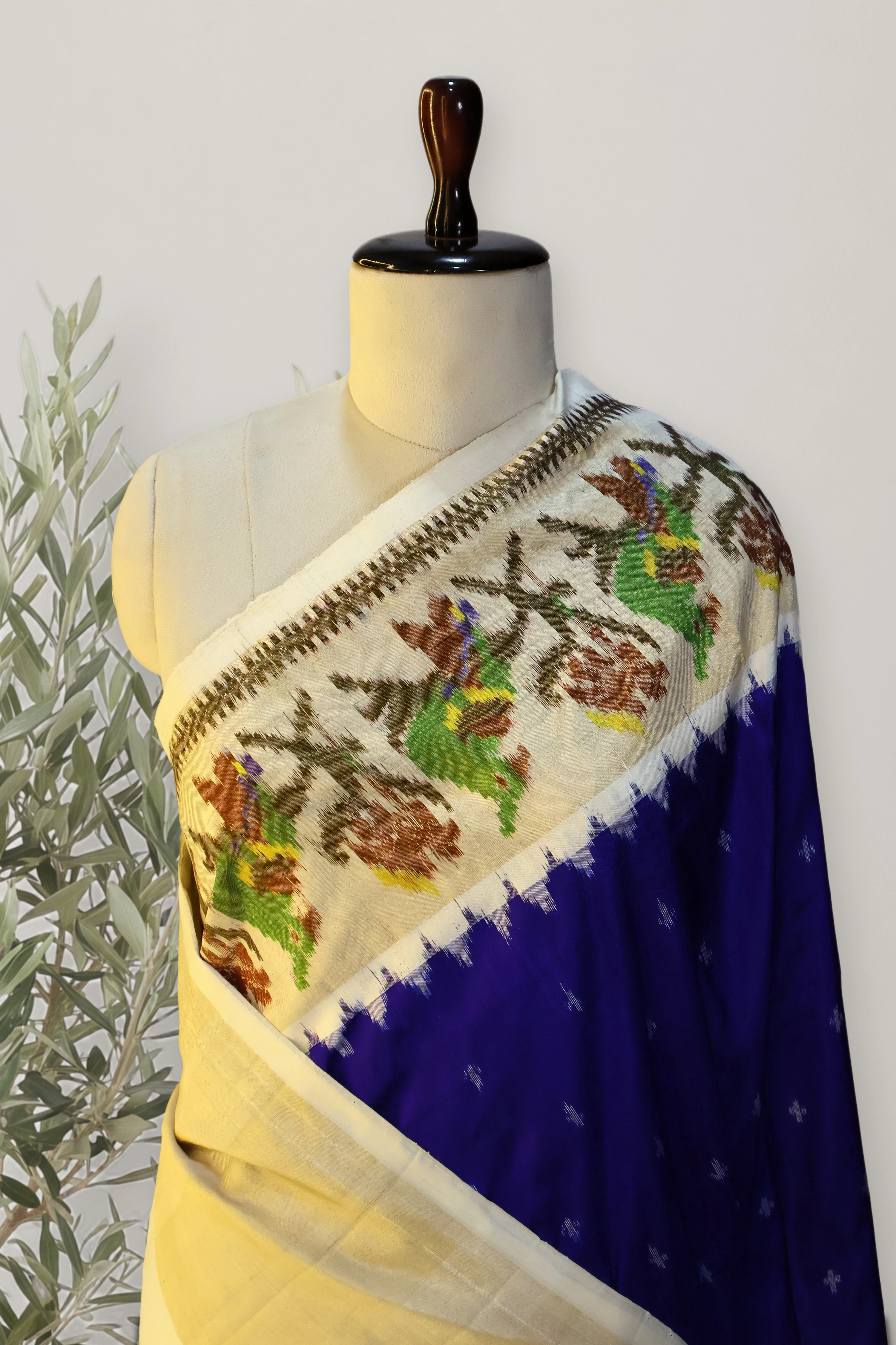 Pochampally Pattu Handloom: the whole piece, laid out. Pochampally Pattu.