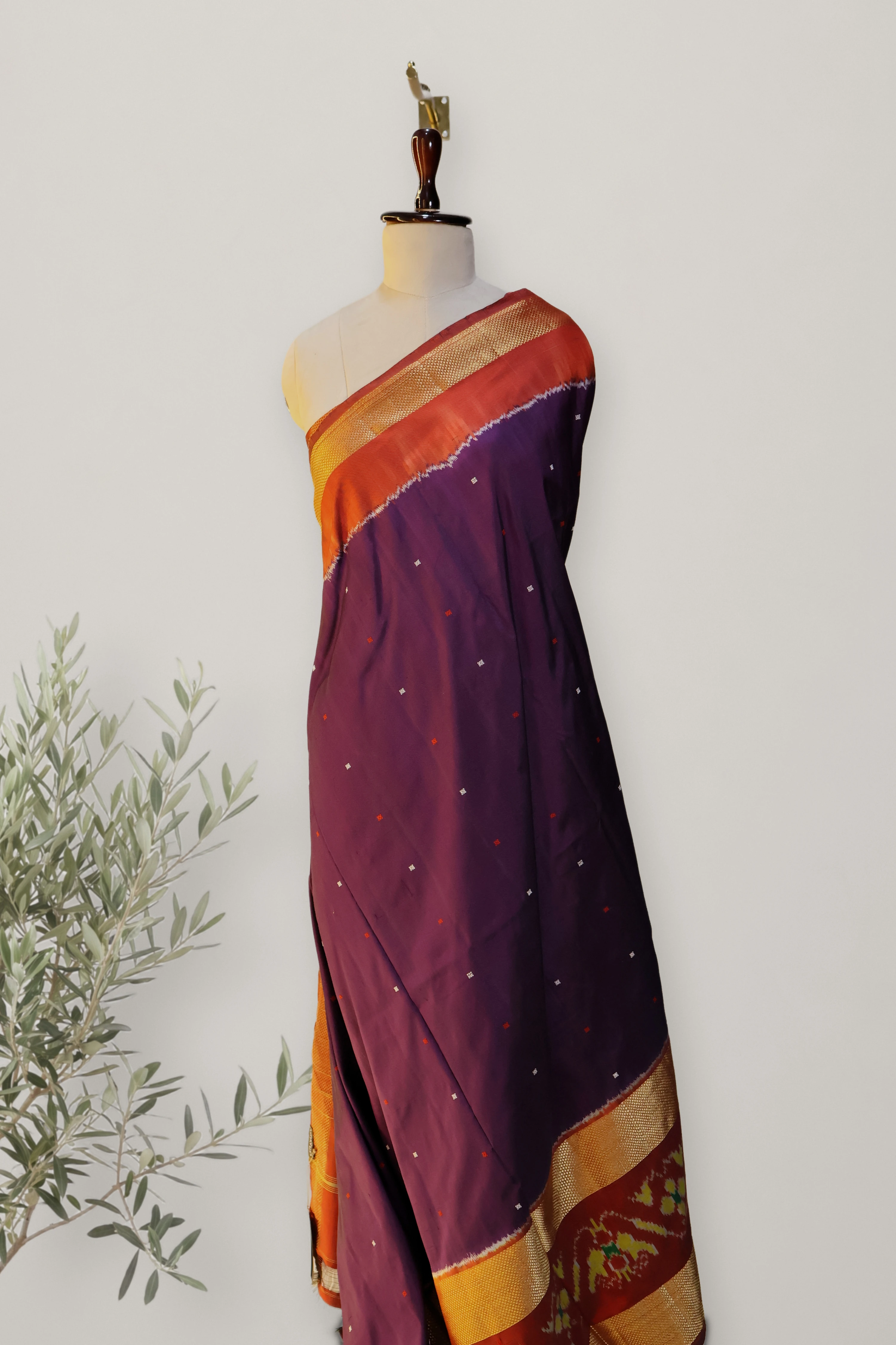 Pochampally Pattu Handloom: a detail of the work. Pochampally Pattu.