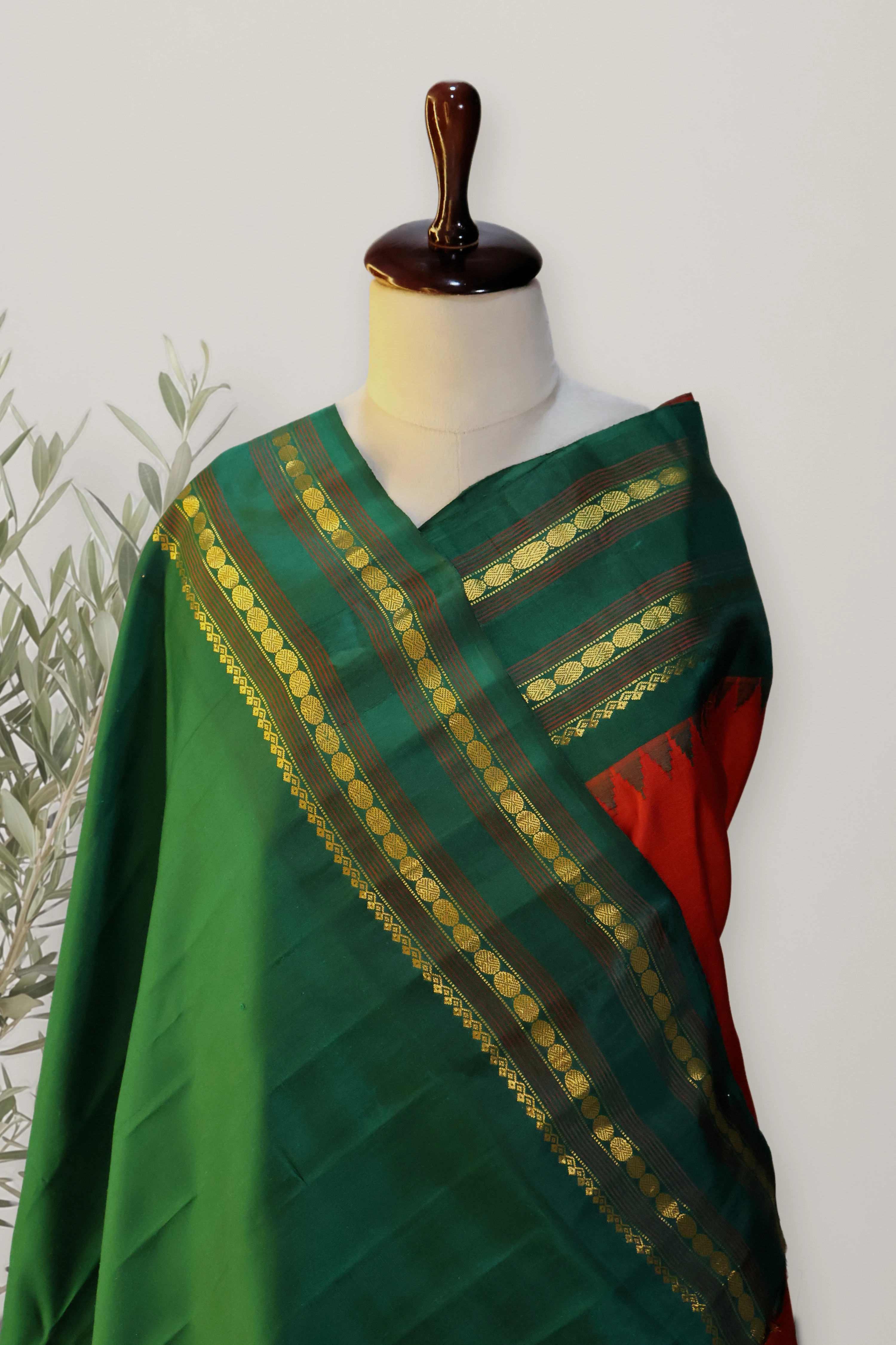 Gadwal Pattu Handloom: a detail of the work. Gadwal Pattu.