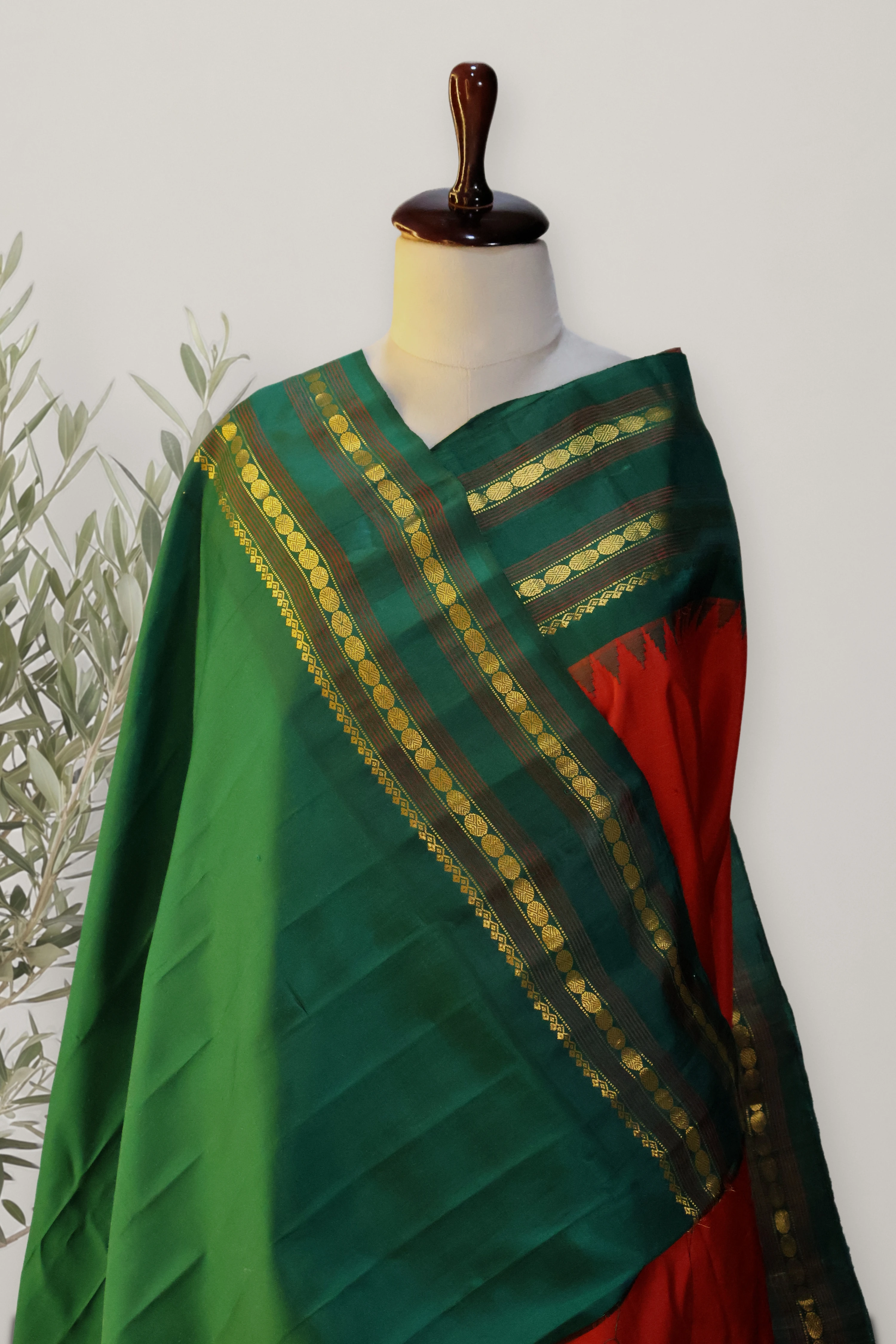 Gadwal Pattu Handloom: a detail of the work. Gadwal Pattu.