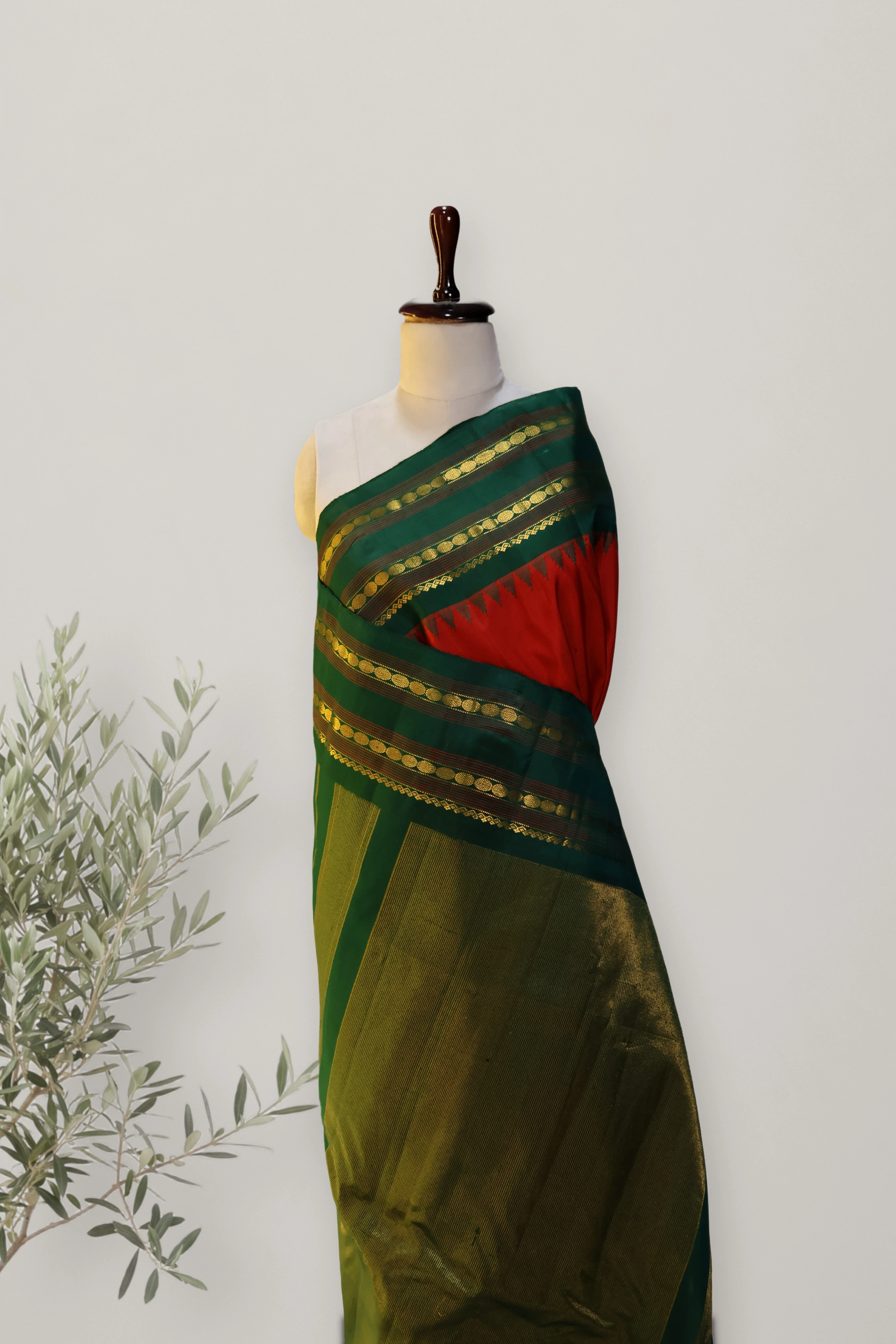 Gadwal Pattu Handloom: a detail of the work. Gadwal Pattu.