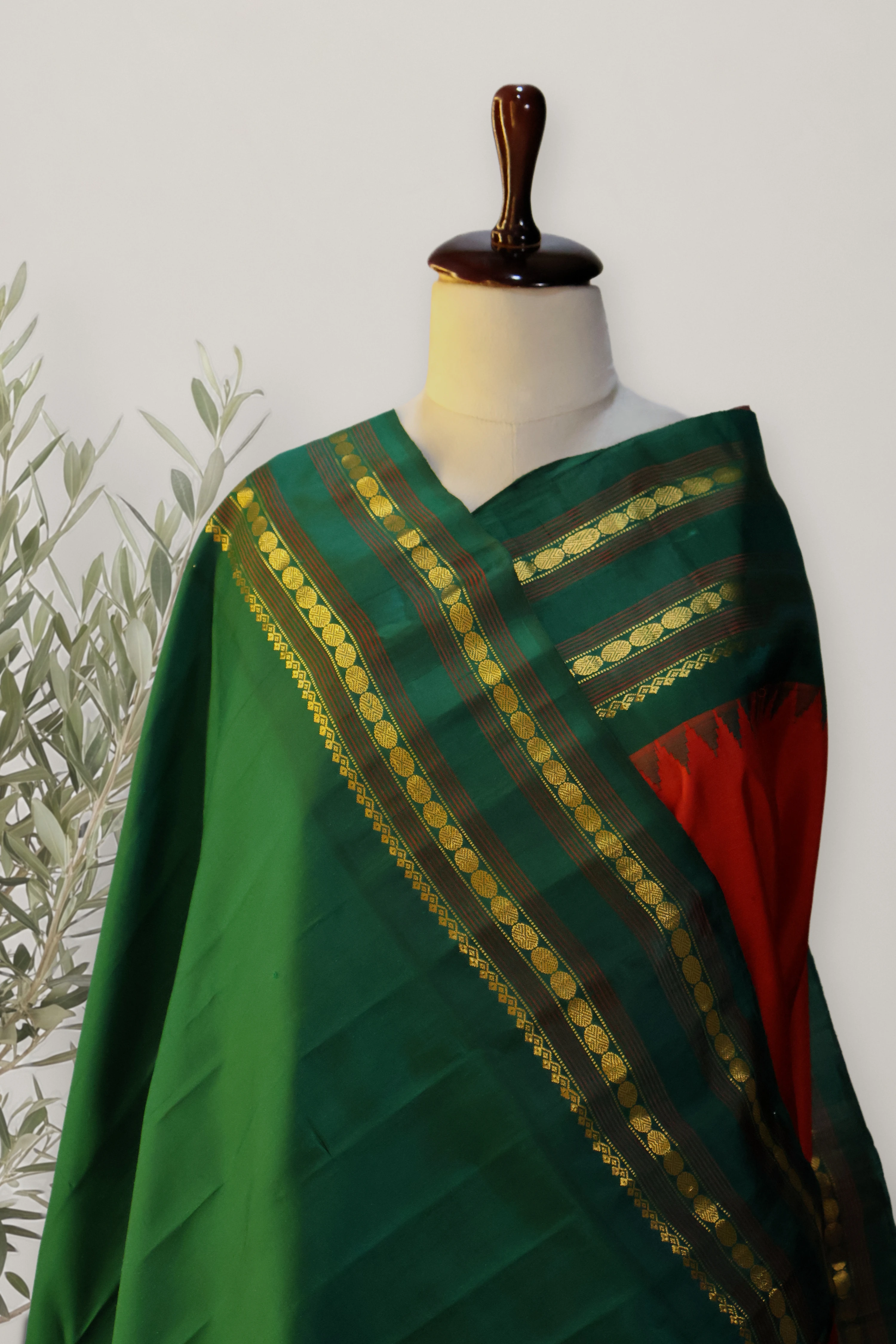 Gadwal Pattu Handloom: a detail of the work. Gadwal Pattu.