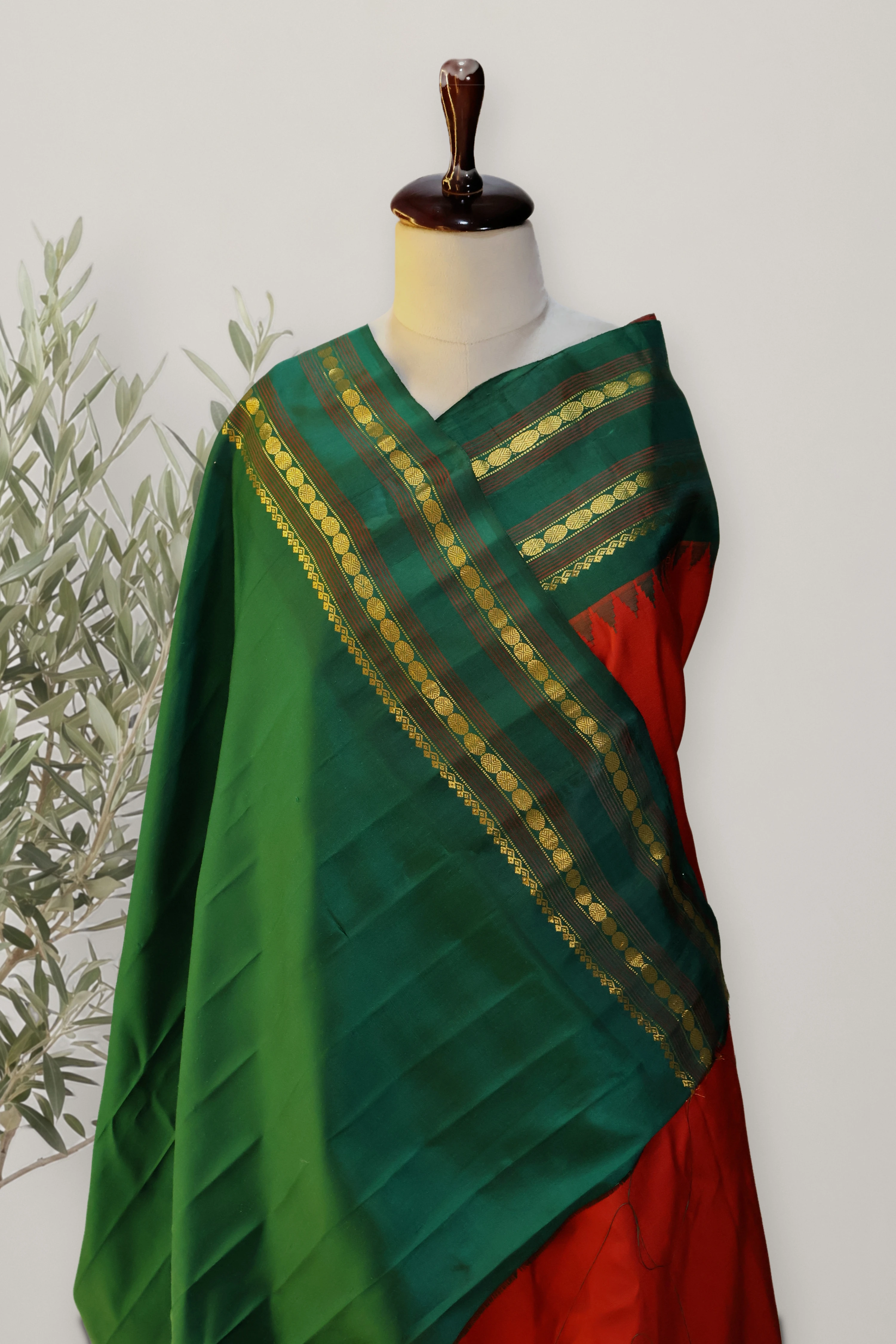Gadwal Pattu Handloom: a detail of the work. Gadwal Pattu.
