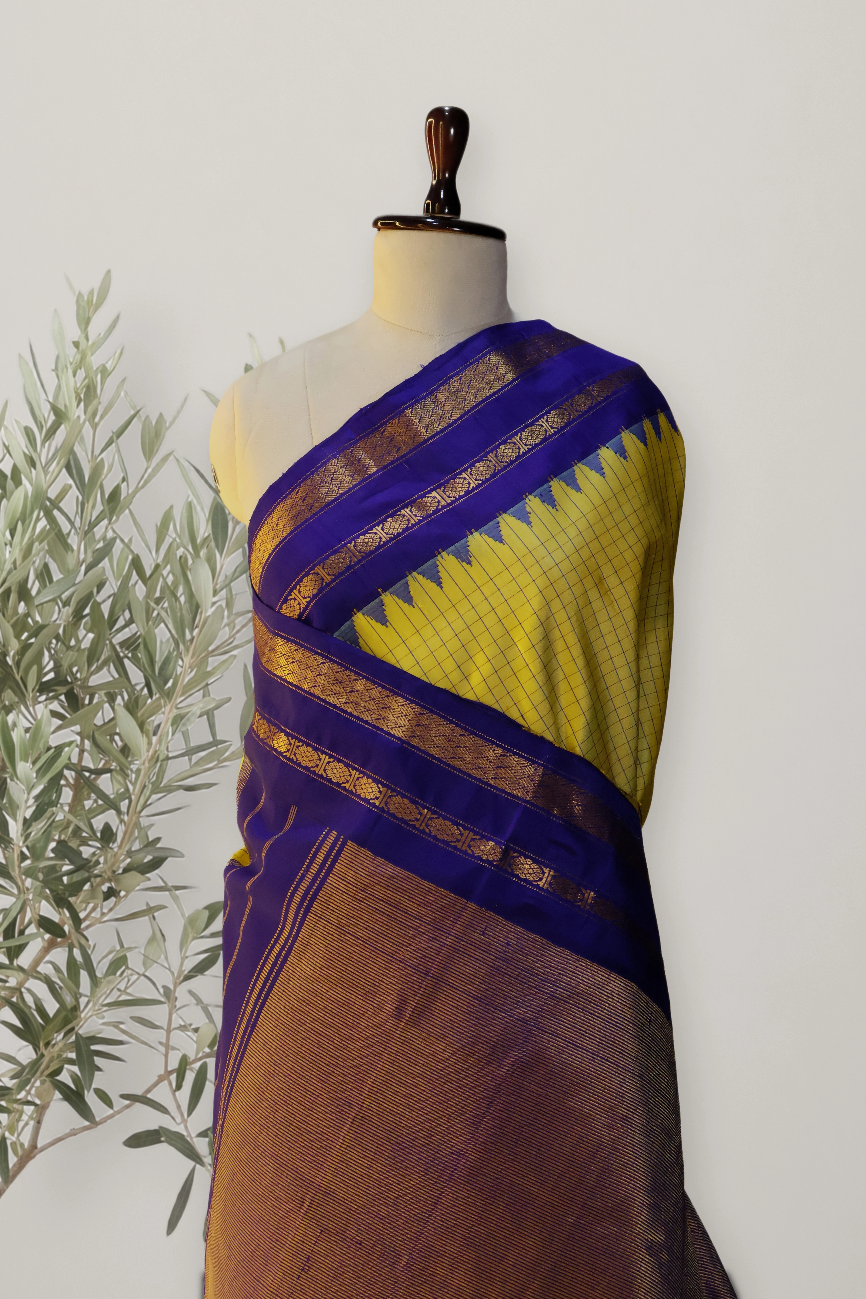 Gadwal Pattu Handloom: the whole piece, laid out. Gadwal Pattu.
