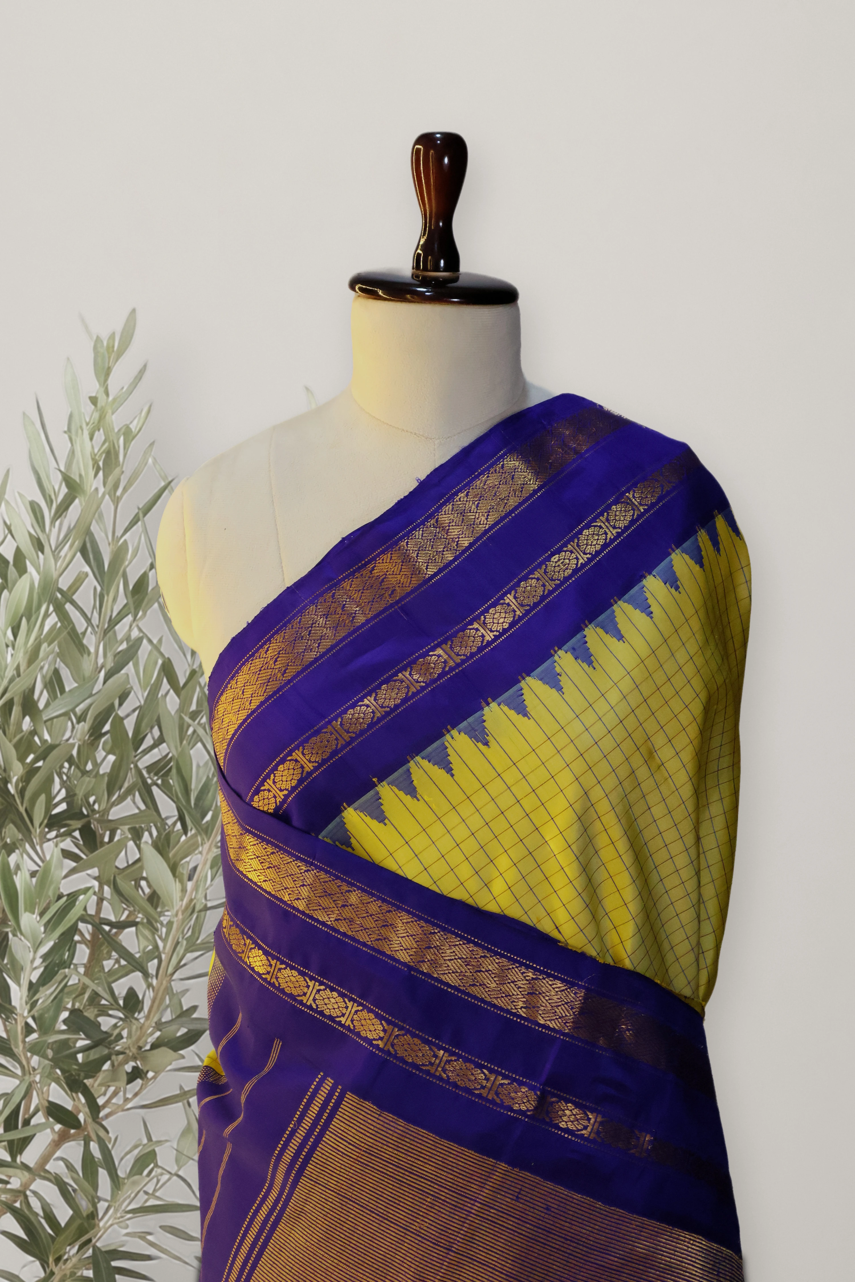 Gadwal Pattu Handloom: a detail of the work. Gadwal Pattu.