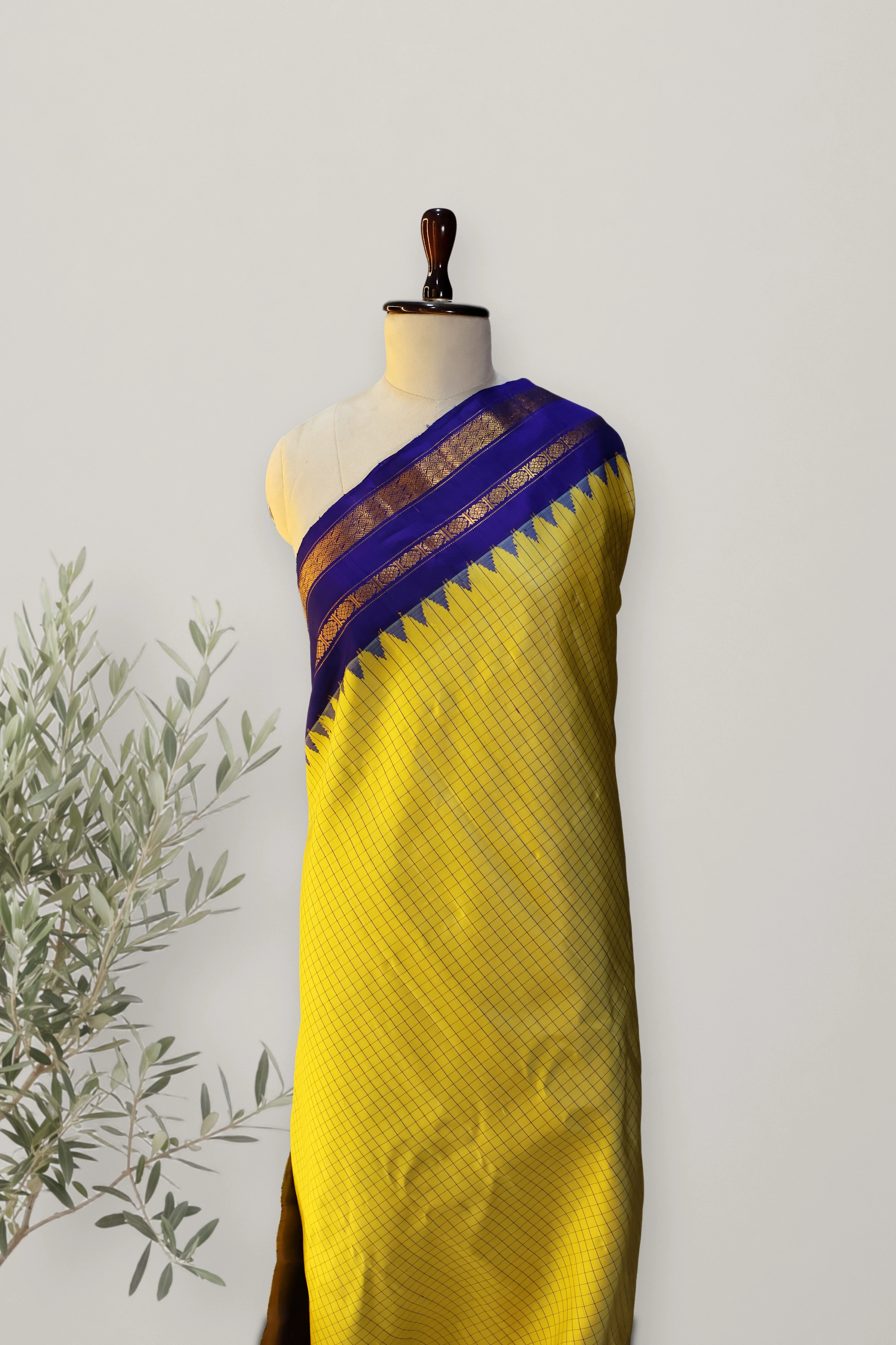 Gadwal Pattu Handloom: a detail of the work. Gadwal Pattu.