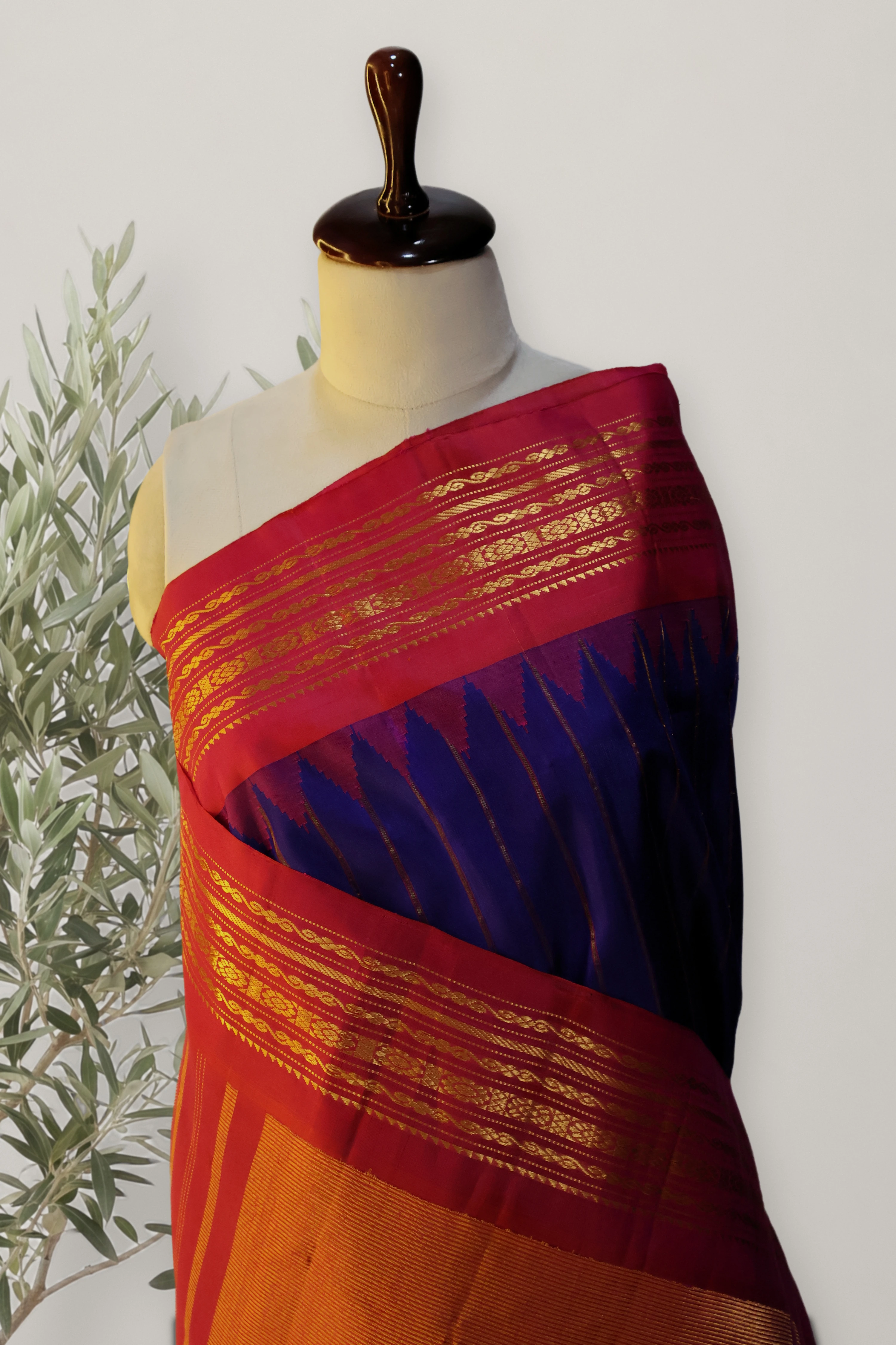 Gadwal Pattu Handloom: a detail of the work. Gadwal Pattu.