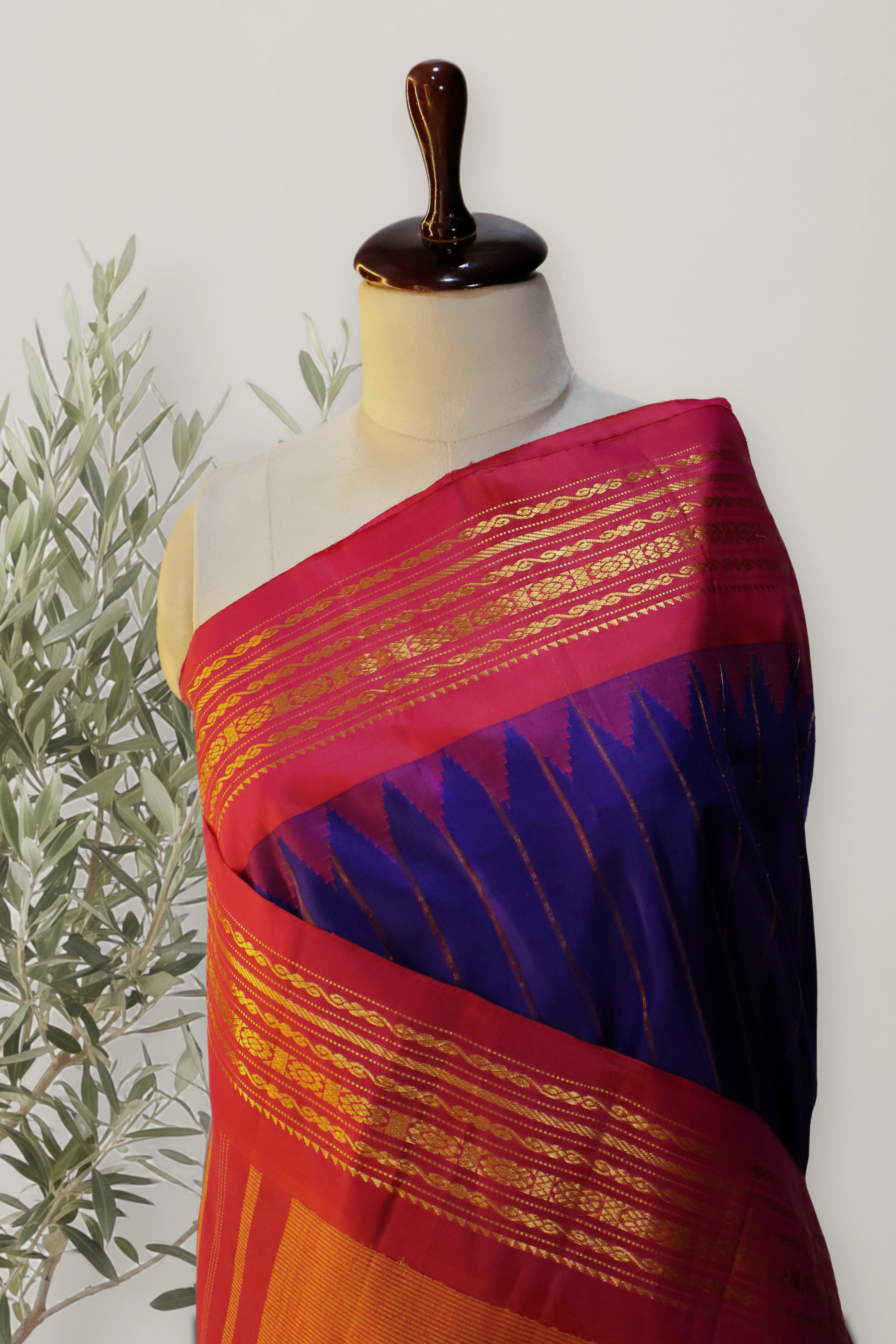 Gadwal Pattu Handloom: a detail of the work. Gadwal Pattu.