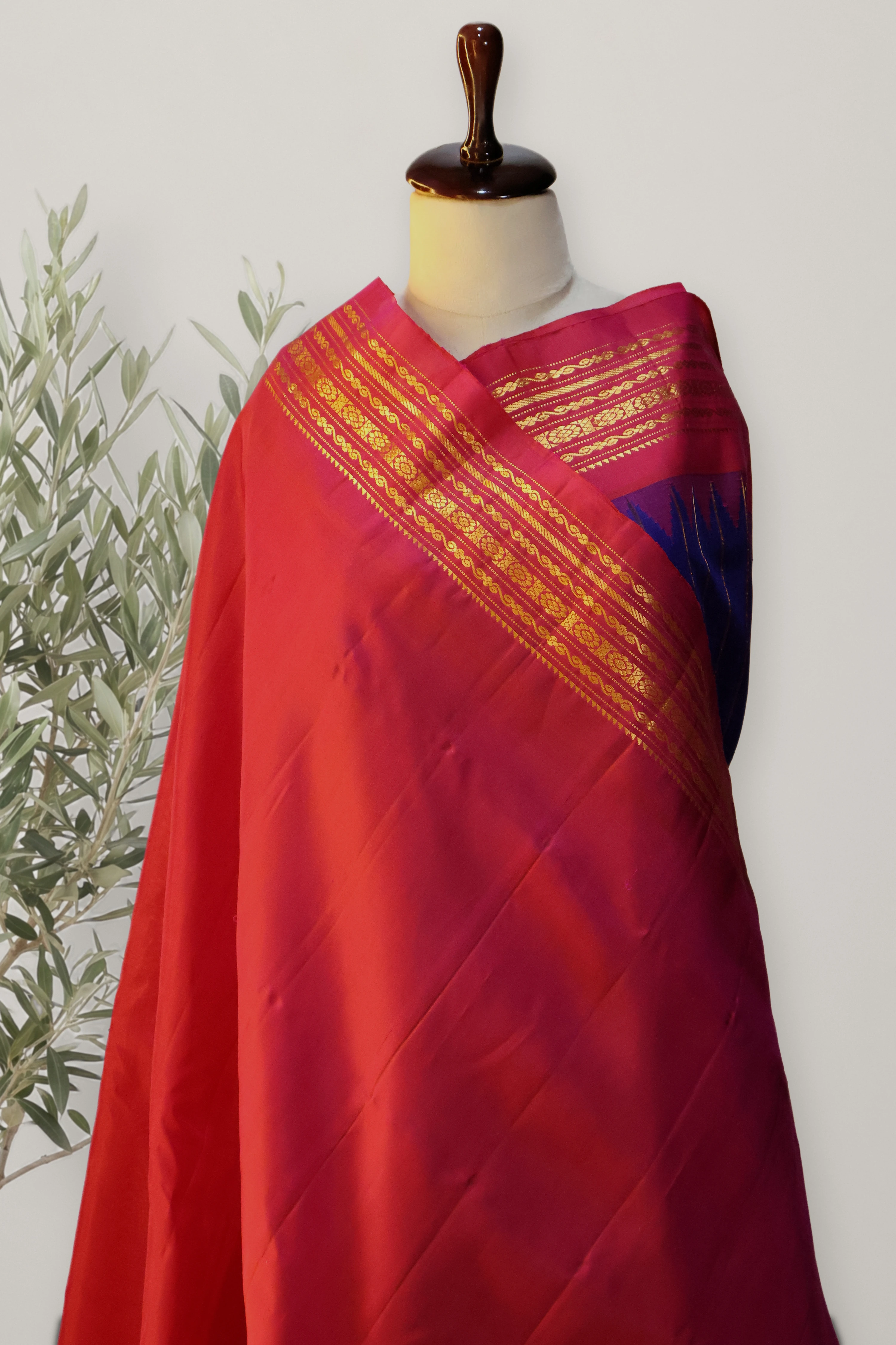 Gadwal Pattu Handloom: a detail of the work. Gadwal Pattu.
