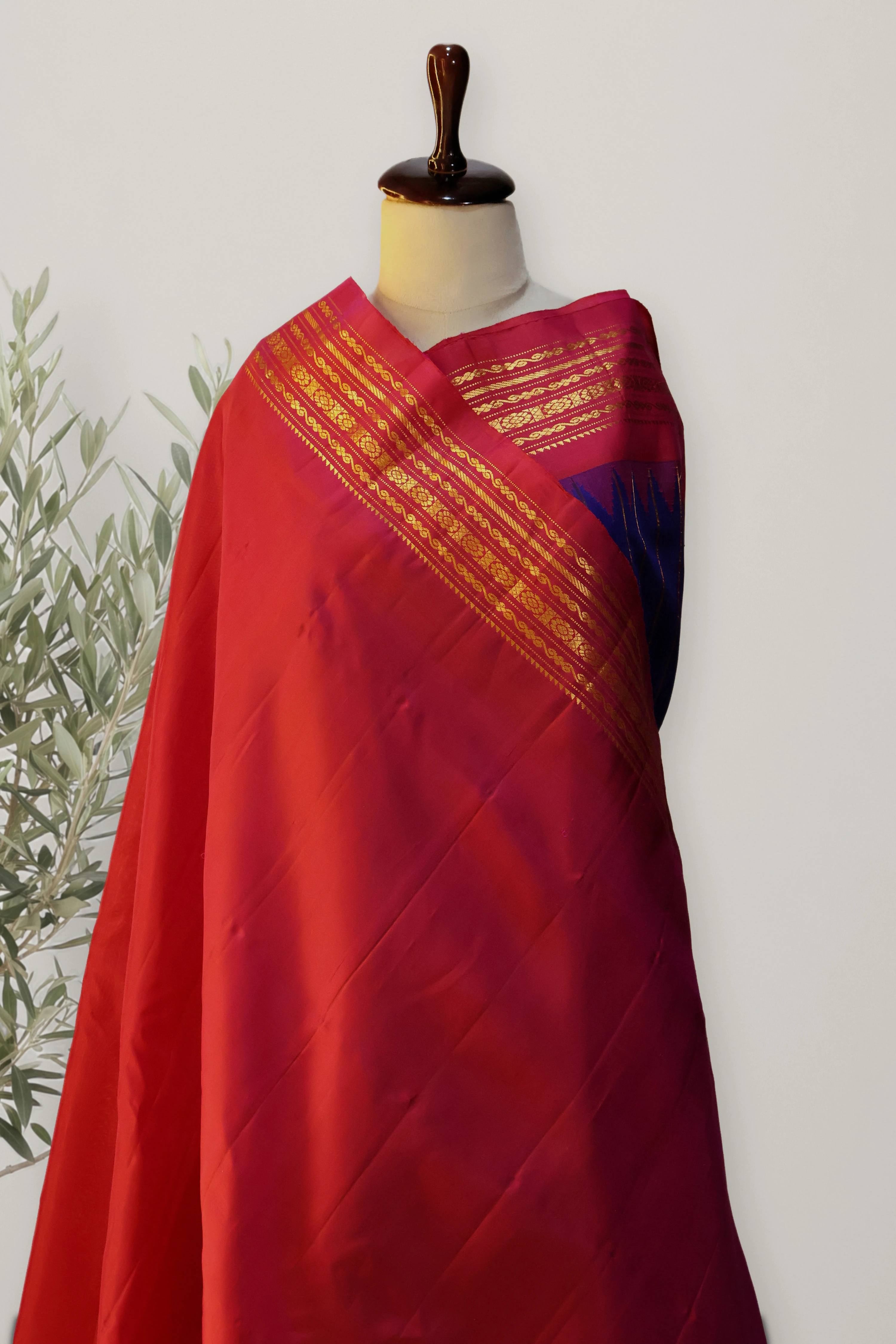 Gadwal Pattu Handloom: a detail of the work. Gadwal Pattu.