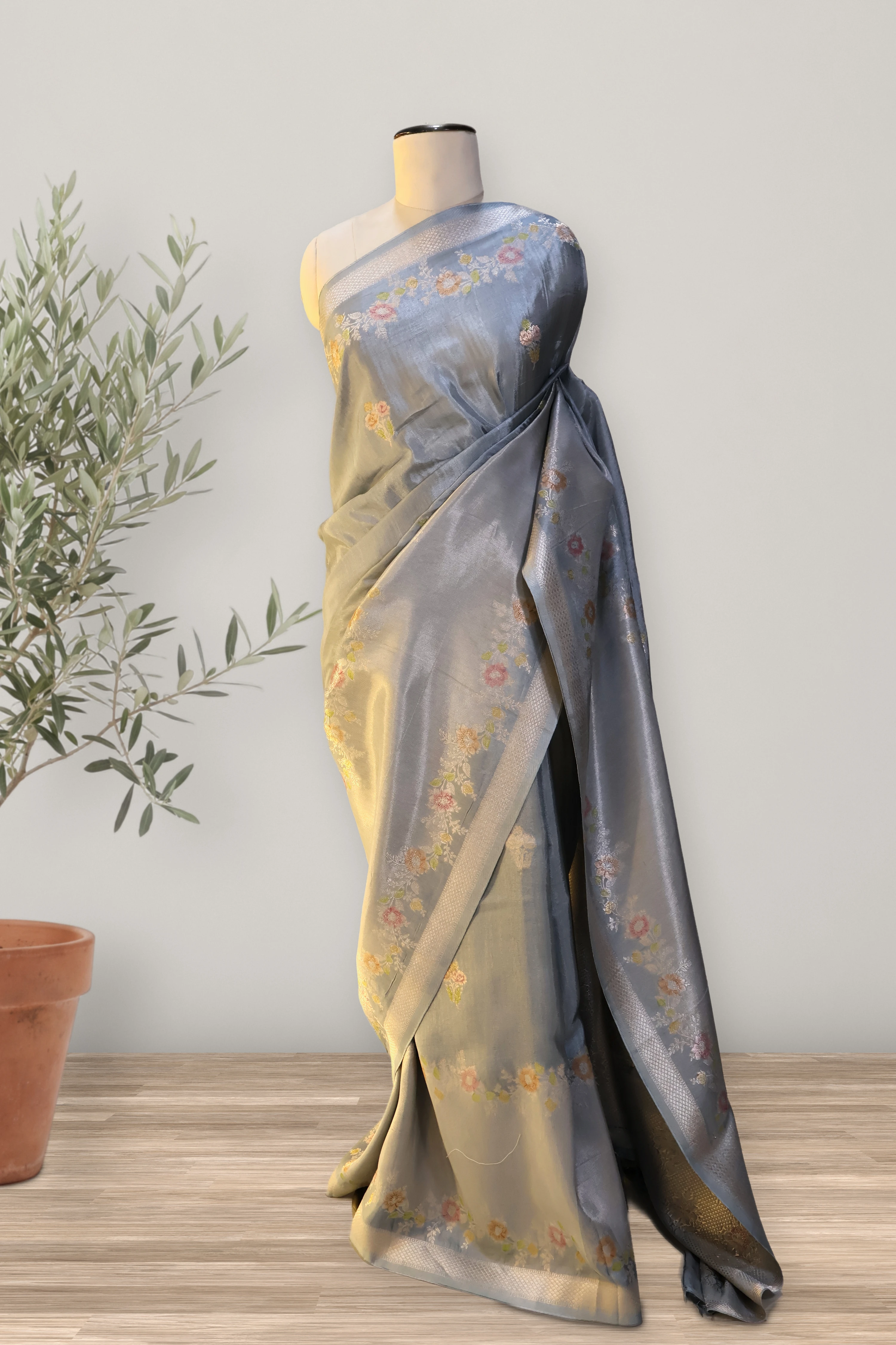 Visco Matka Silk: a detail of the work. Visco Matka Silk.