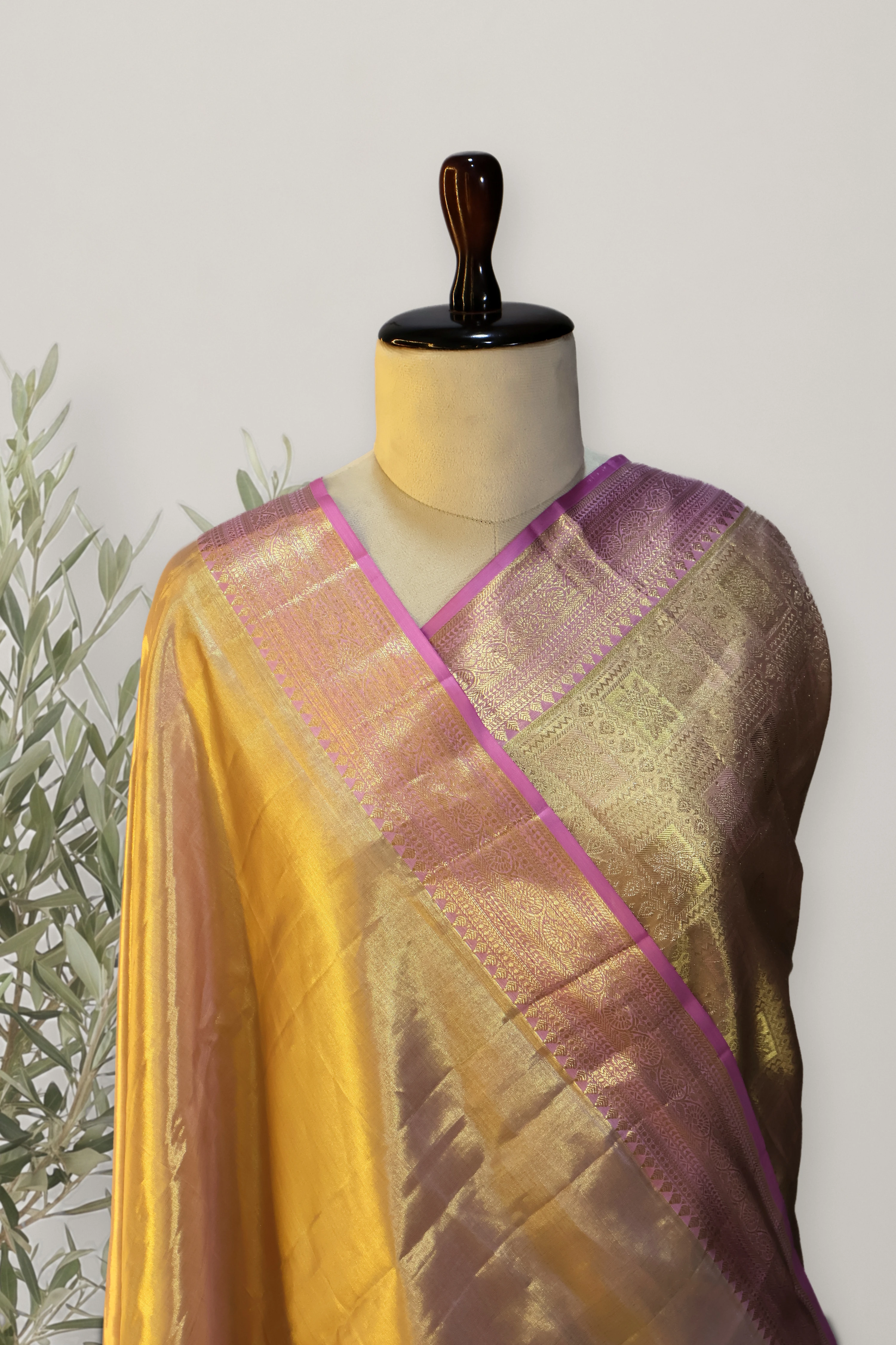 Katchi Pattu Bridal Saree: a detail of the work. Kanchi Pattu.