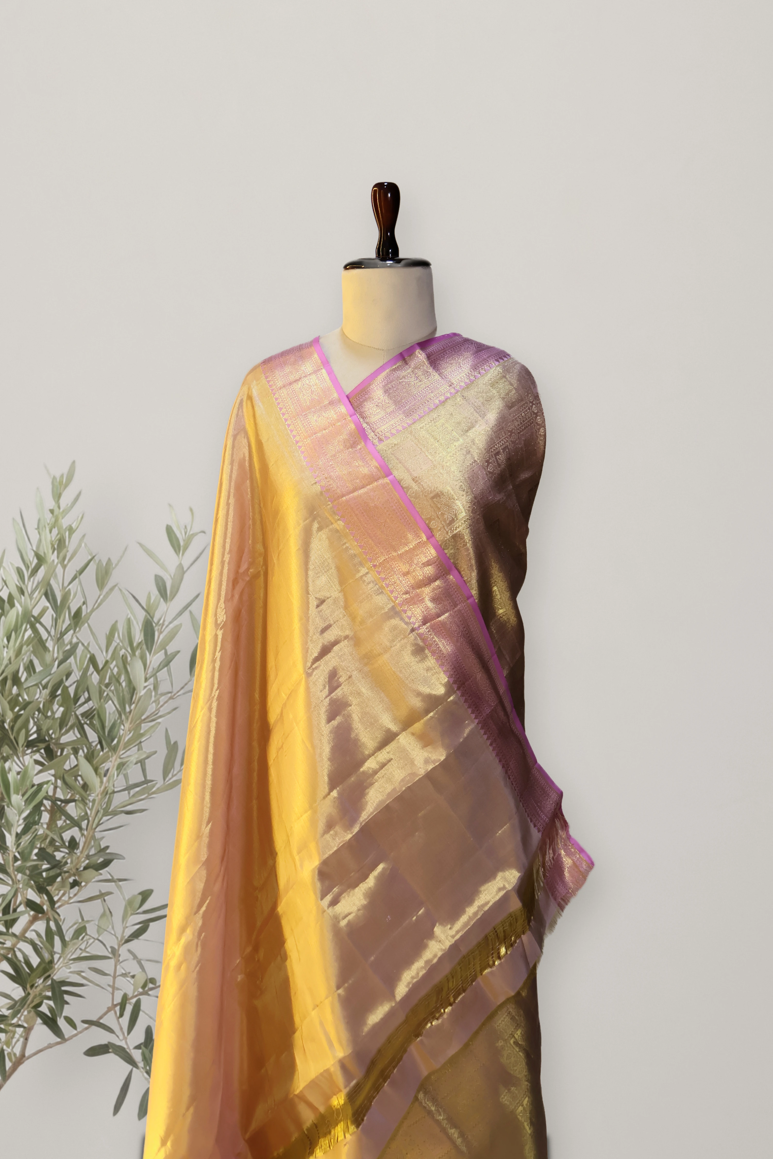 Katchi Pattu Bridal Saree: a detail of the work. Kanchi Pattu.