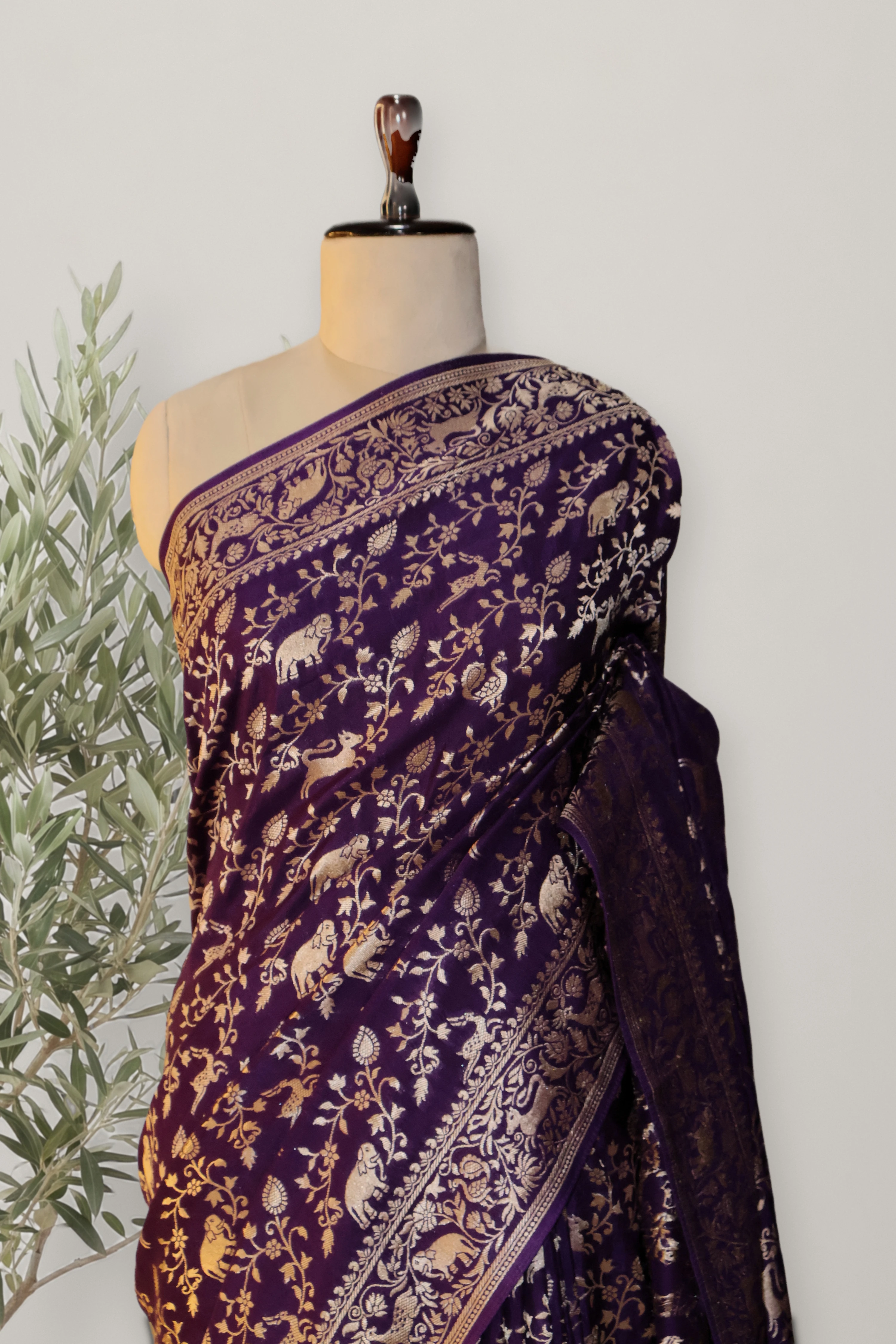 Saree 095: a detail of the work.