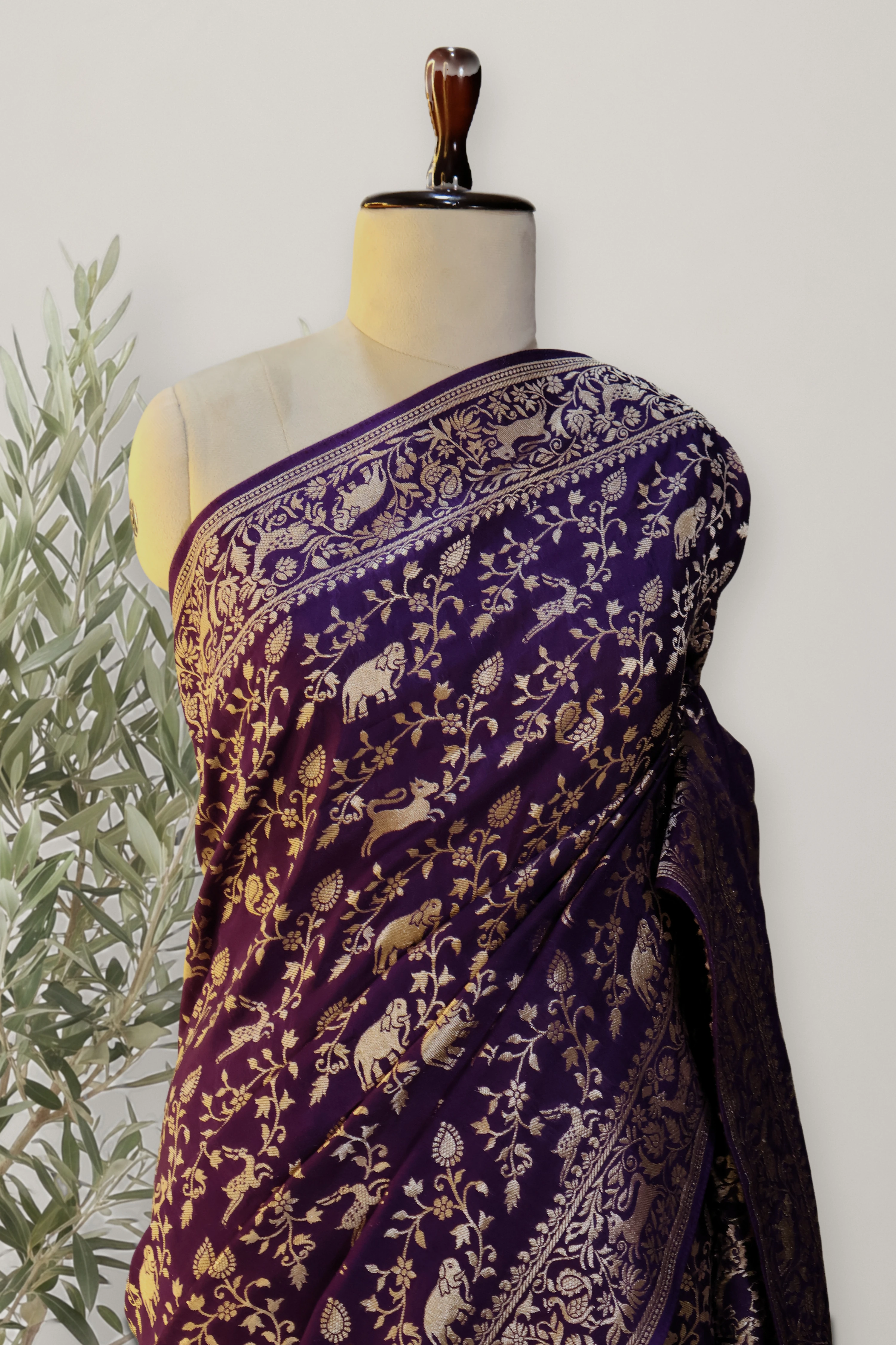 Saree 095: the whole piece, laid out.
