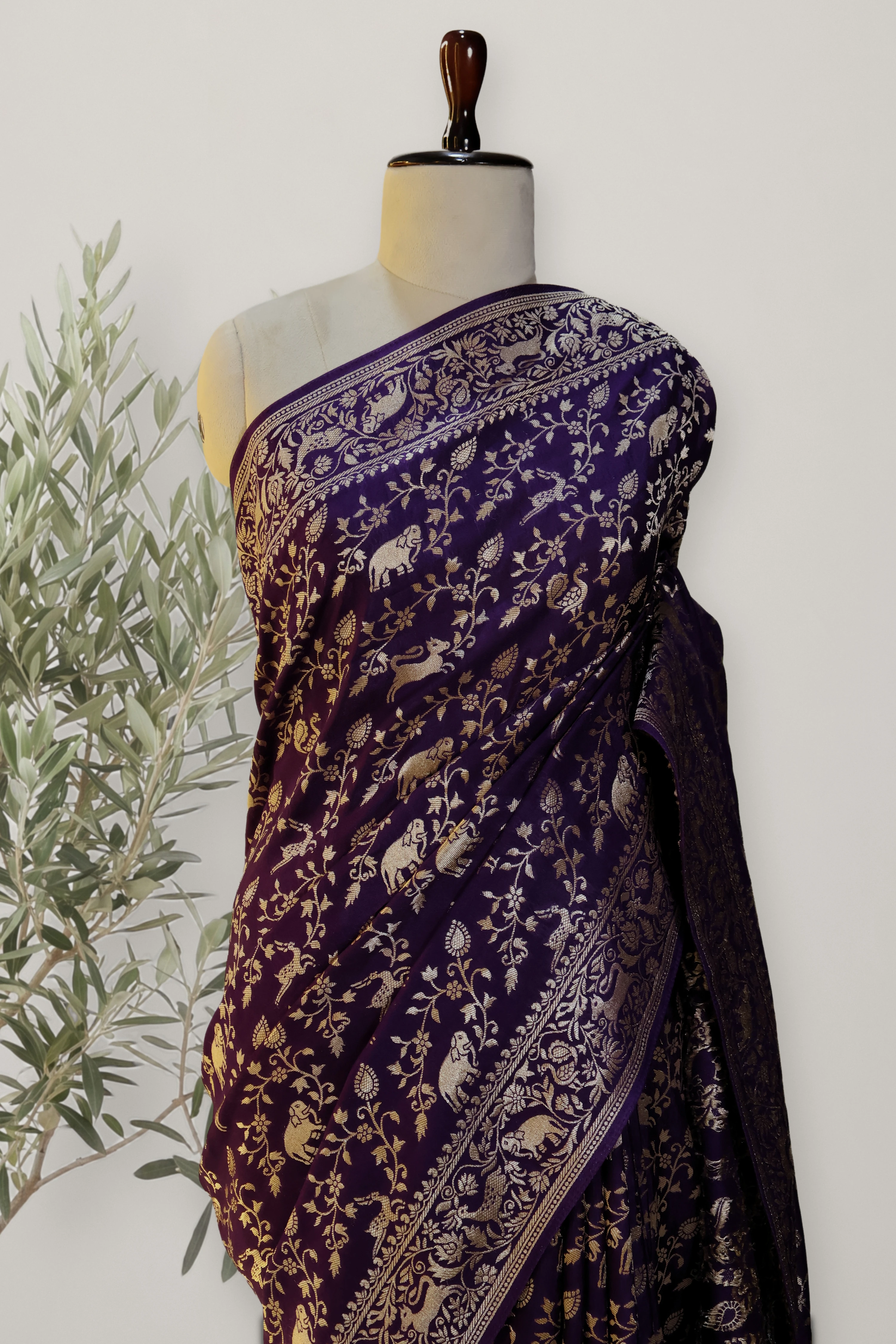 Saree 095: a detail of the work.