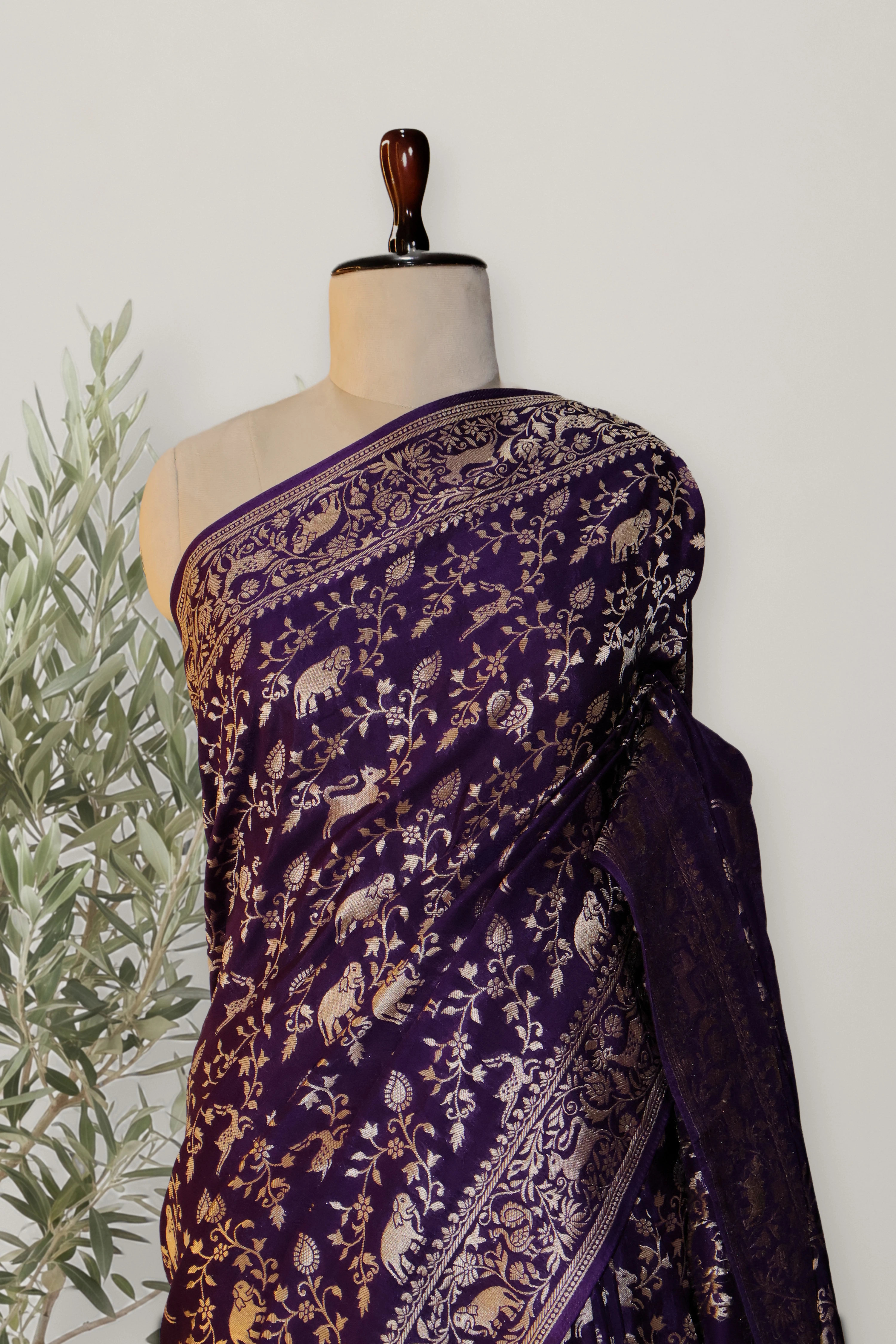 Saree 095: a detail of the work.