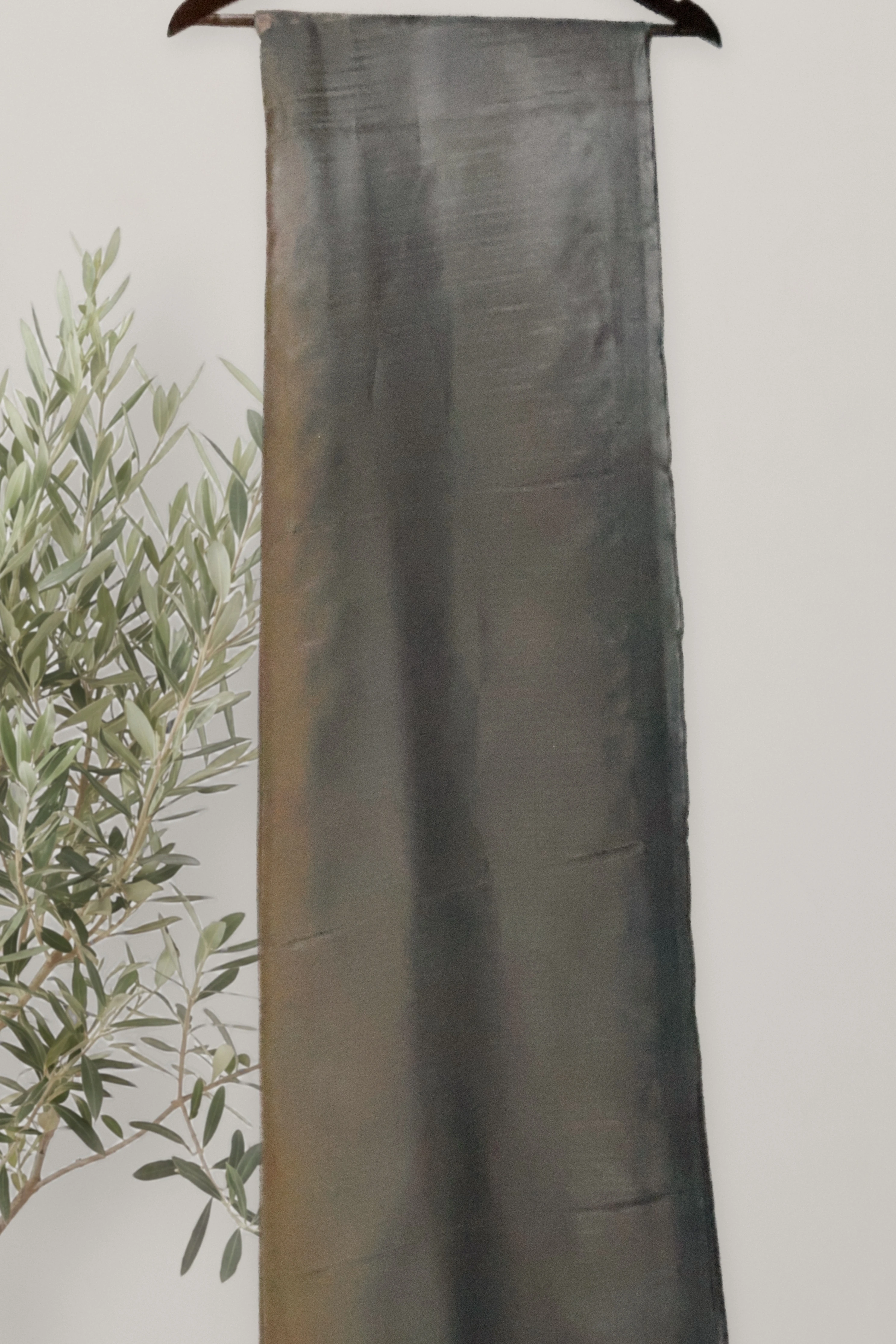 Saree 096: a detail of the work. Tissue Linen.
