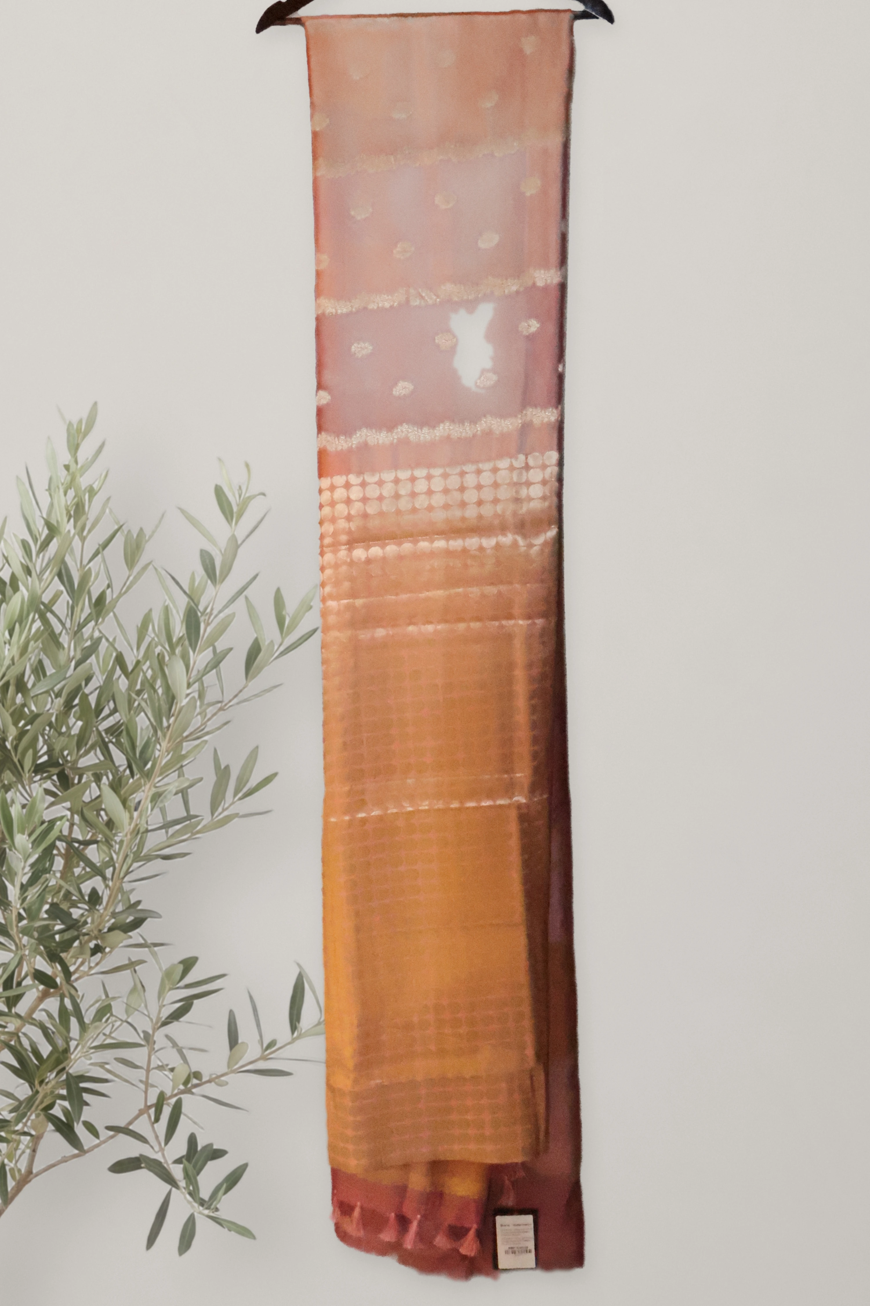 Saree 098: a detail of the work.
