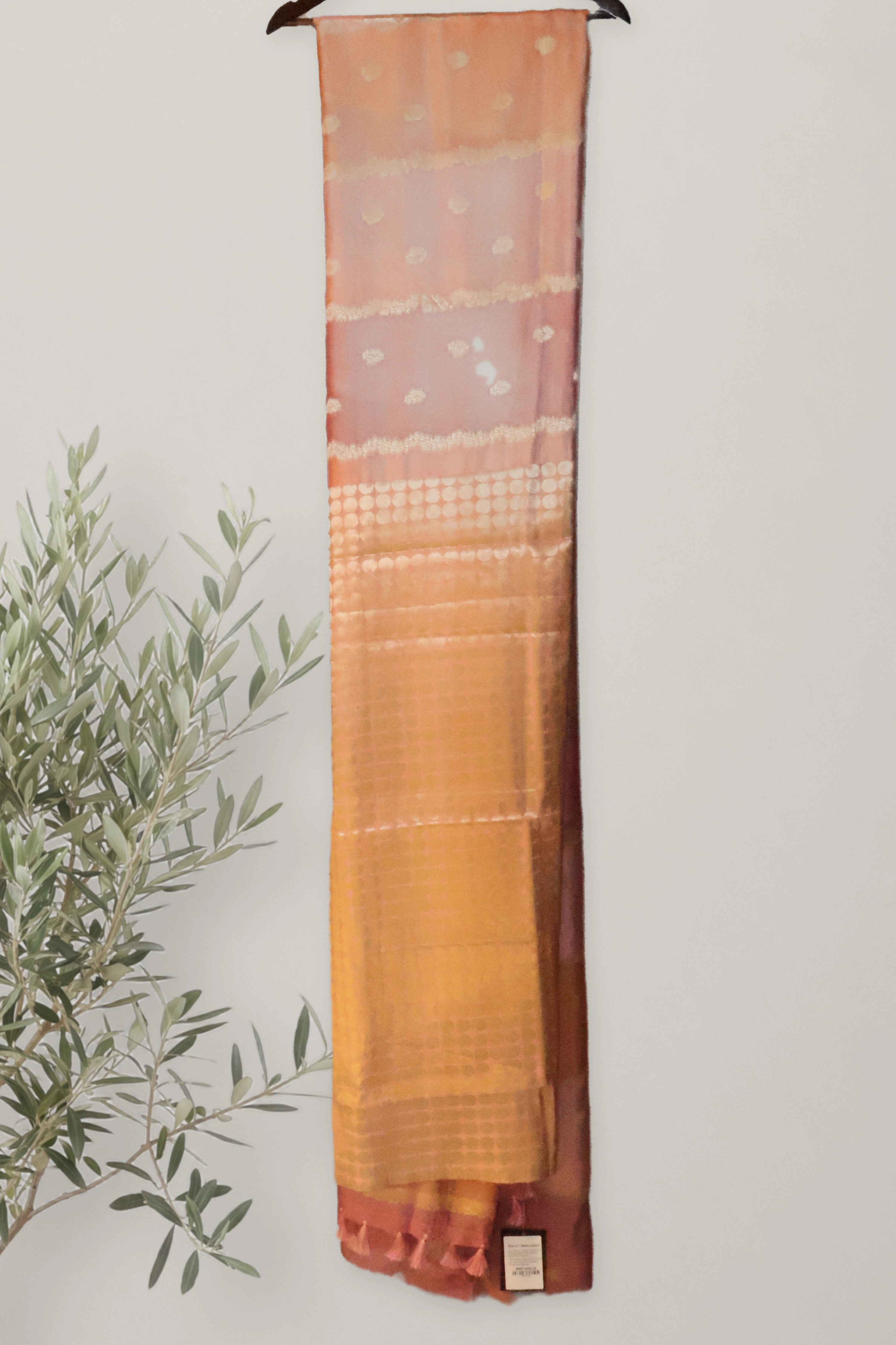 Saree 098: a detail of the work.