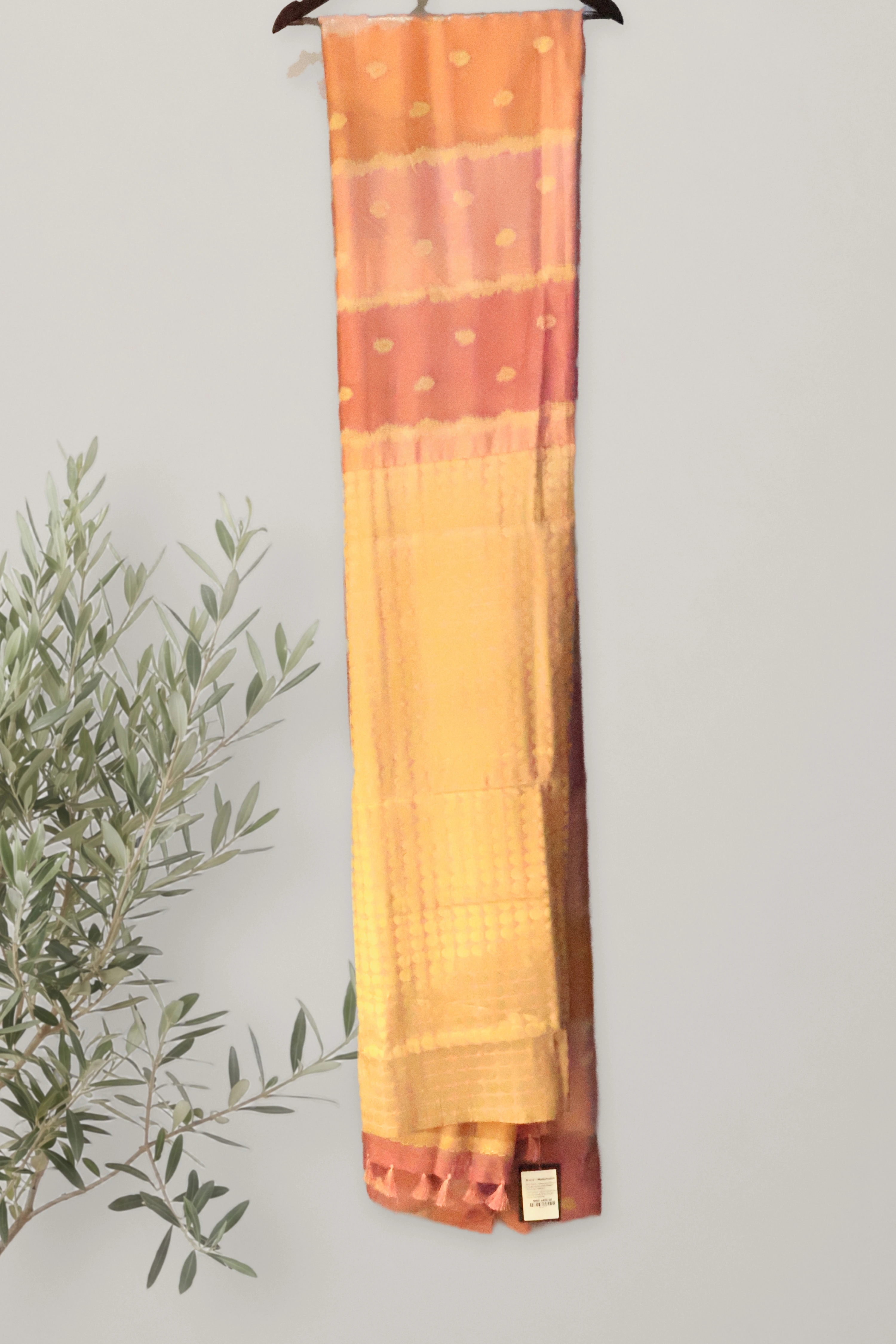 Saree 098: a detail of the work.