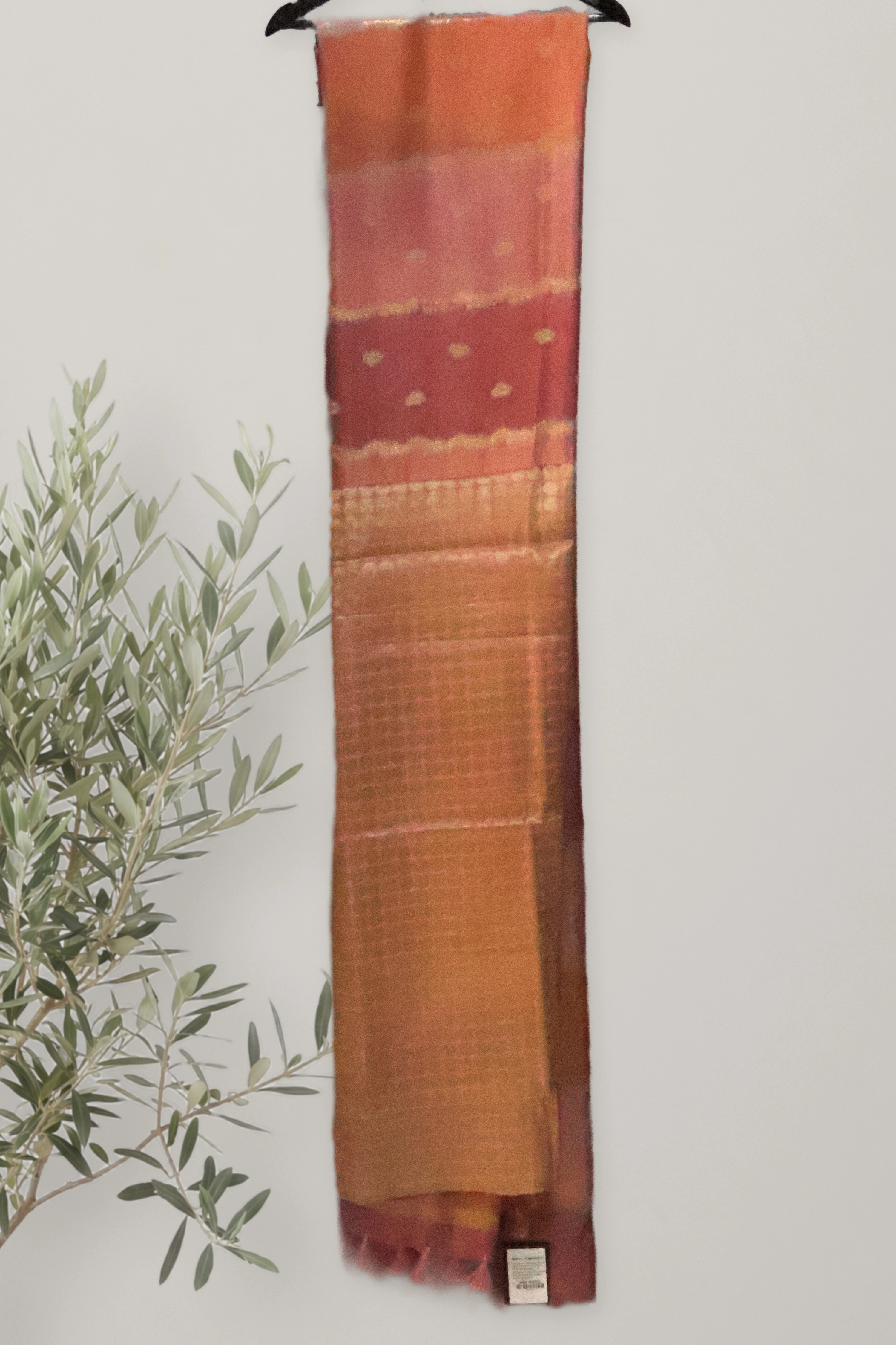 Saree 098: a detail of the work.