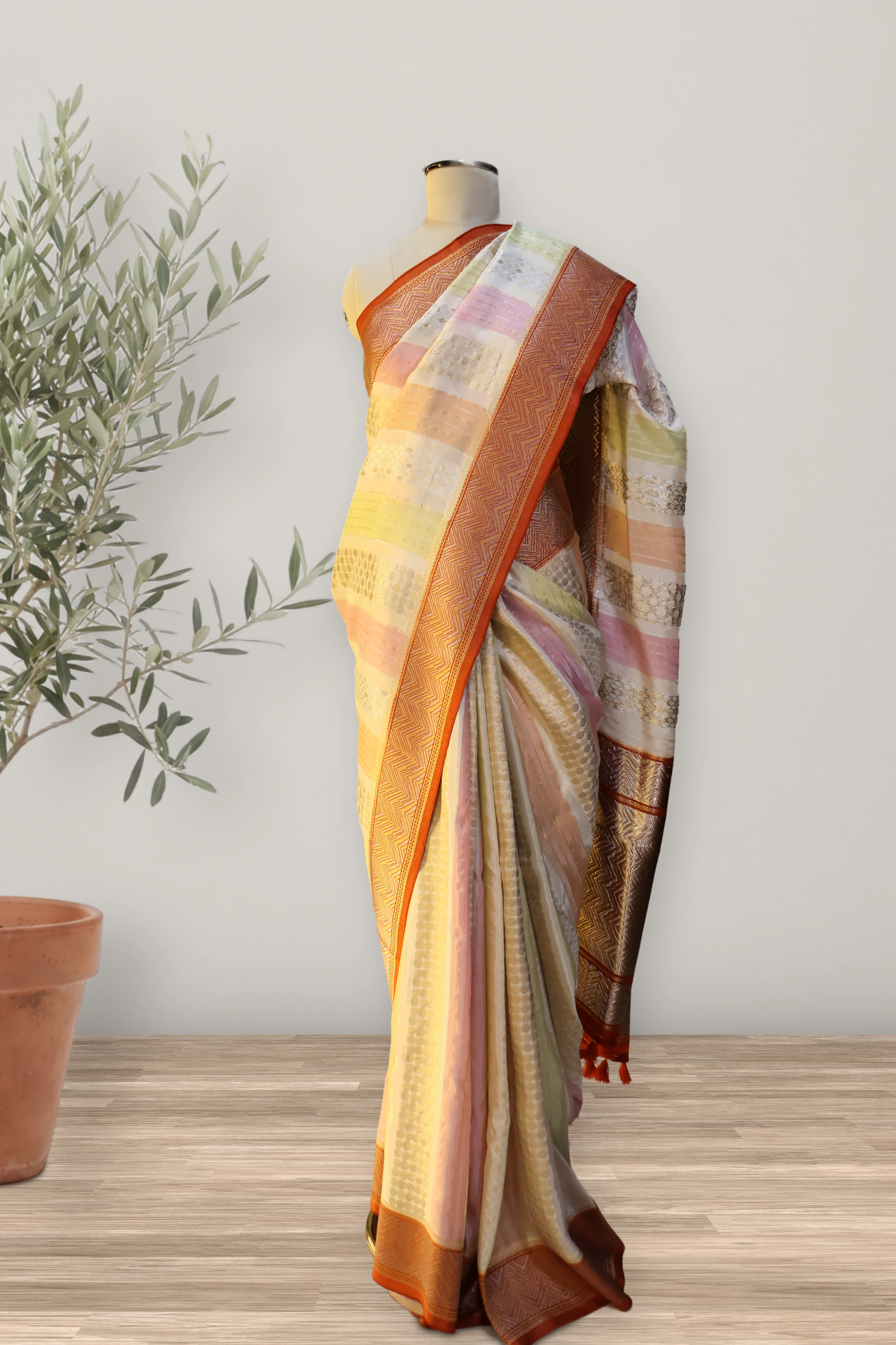 Banarasi Saree: a detail of the work. Banarasi.
