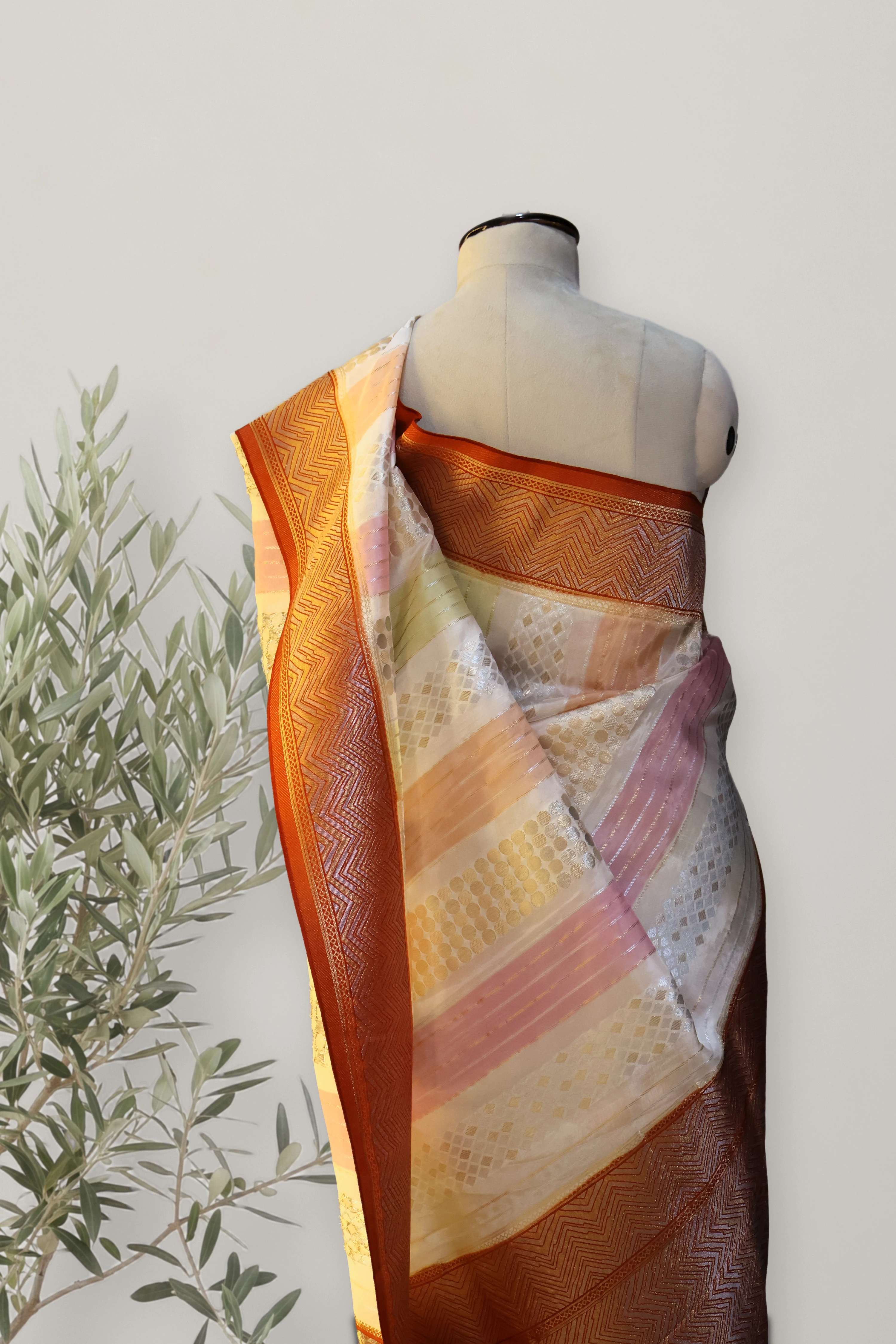 Banarasi Saree: a detail of the work. Banarasi.