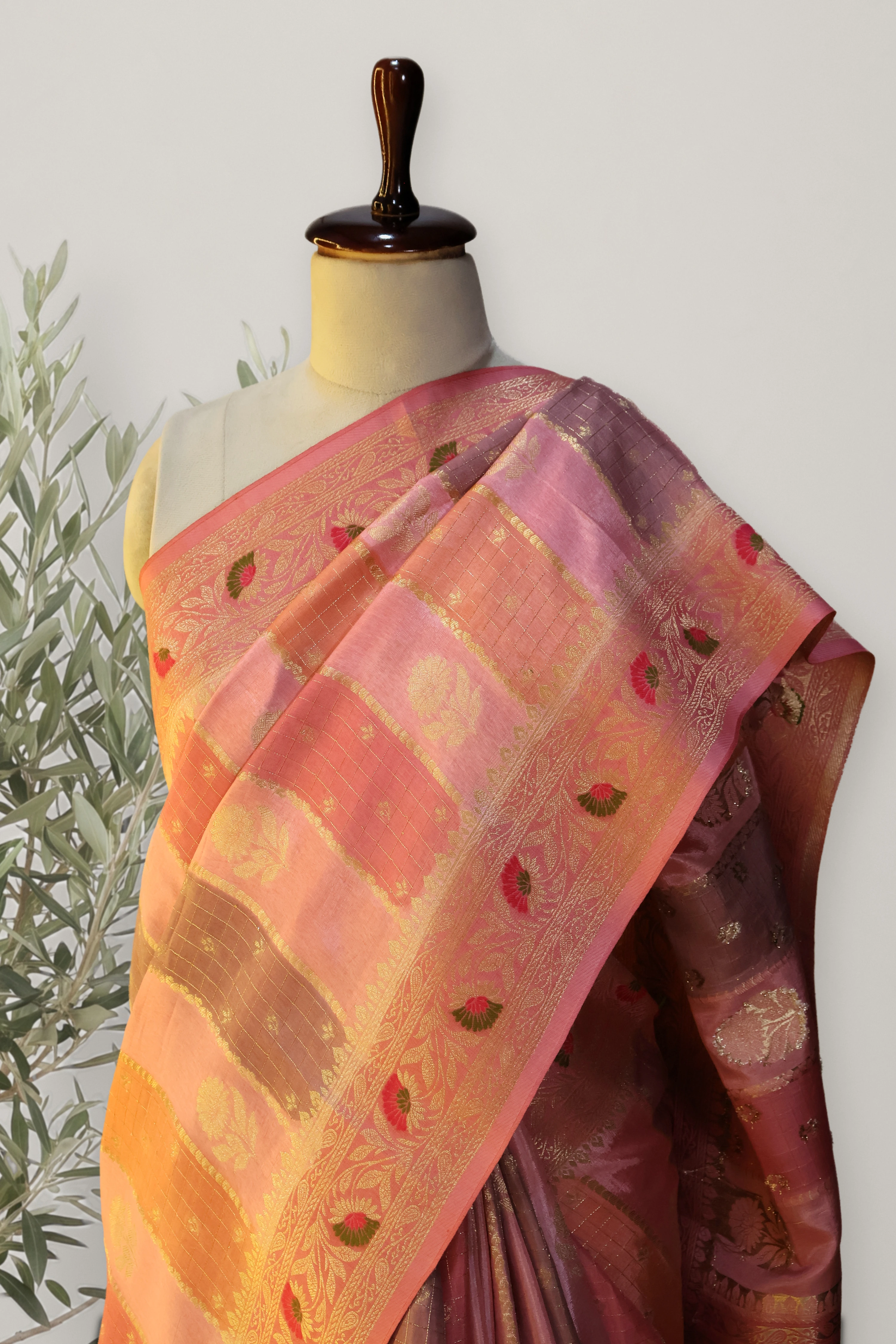 Banarasi Royal Heritage: a detail of the work. Banarasi.