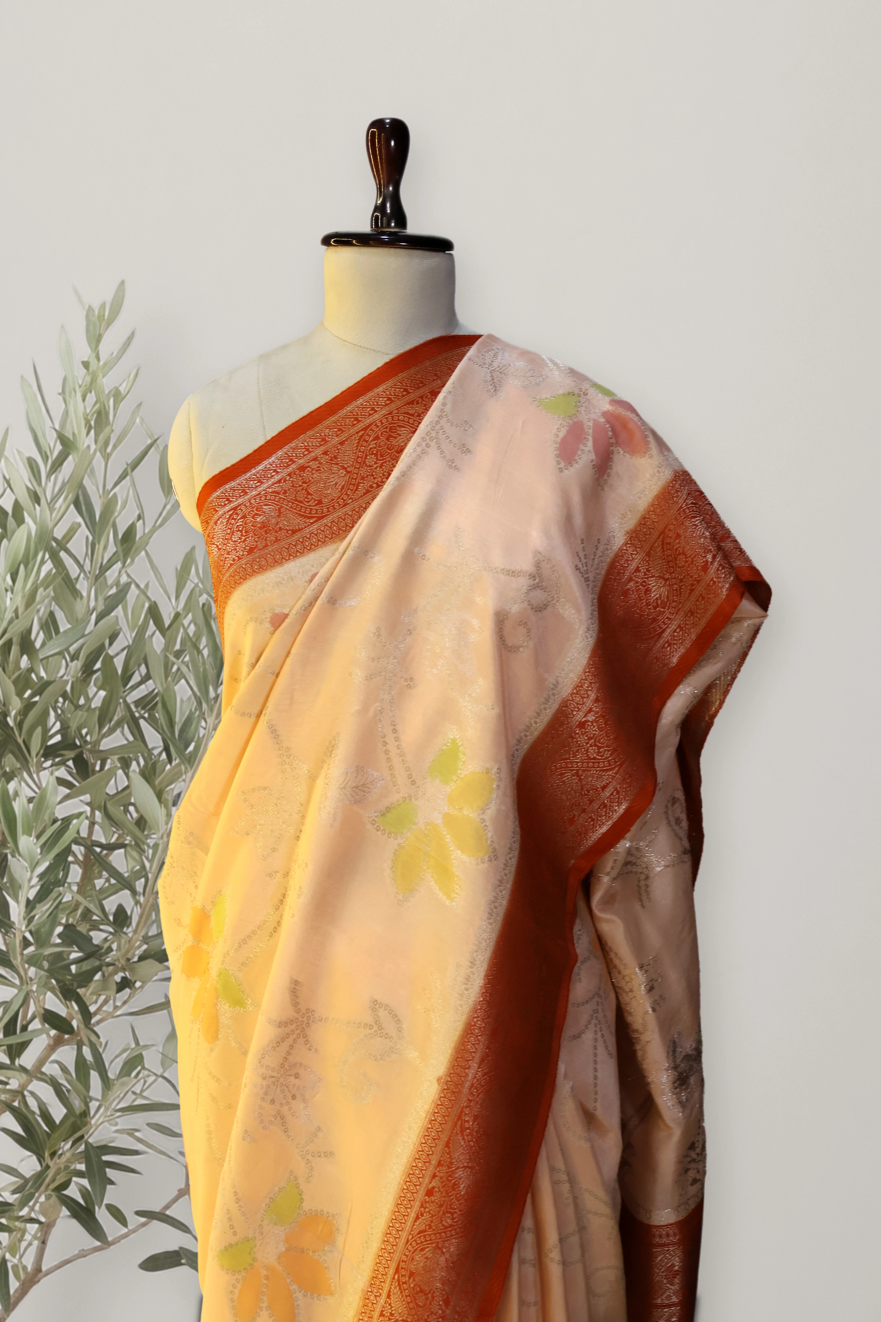 Saree 103: the whole piece, laid out.