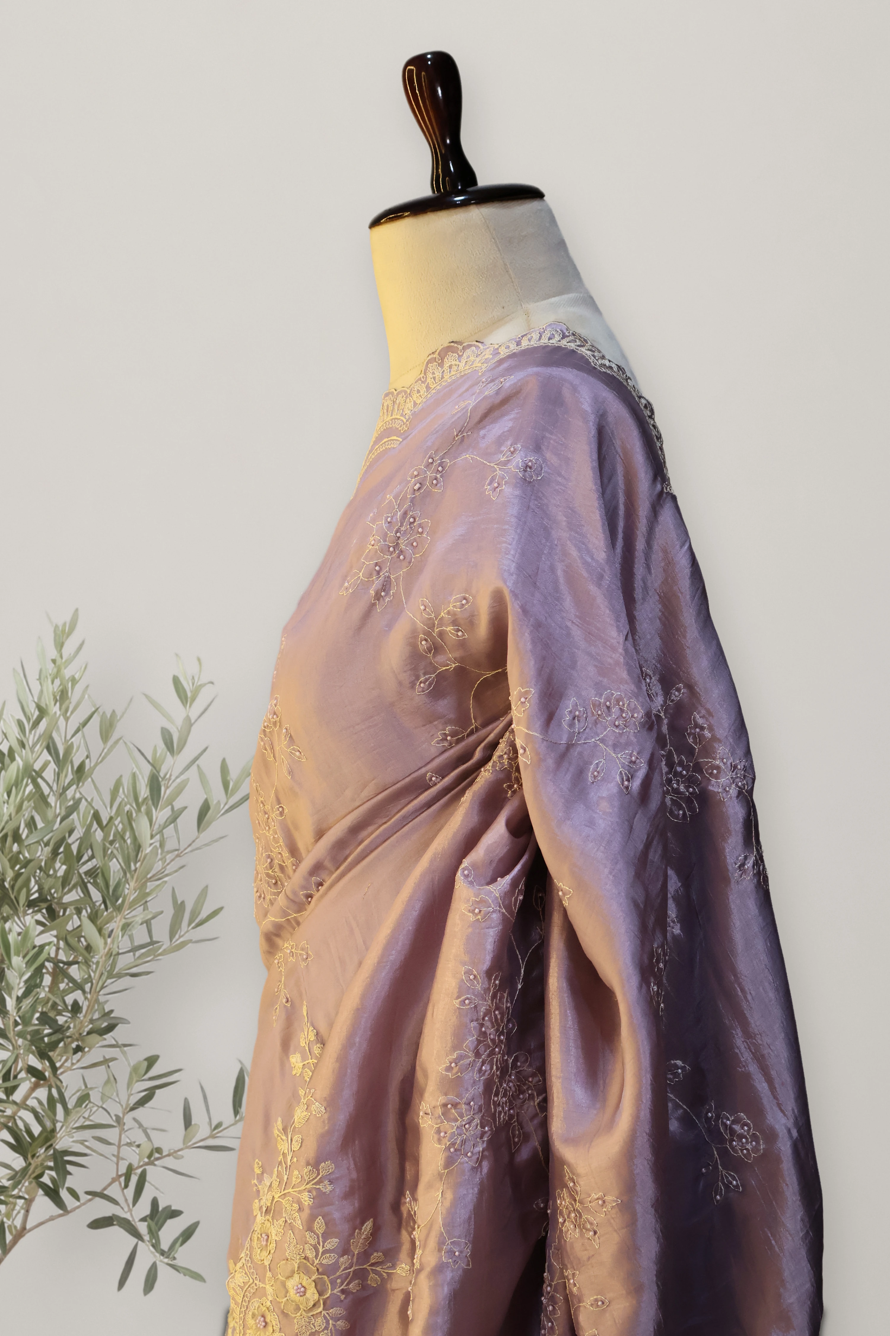 Crepe Saree: a detail of the work. Embroidered Crepe.